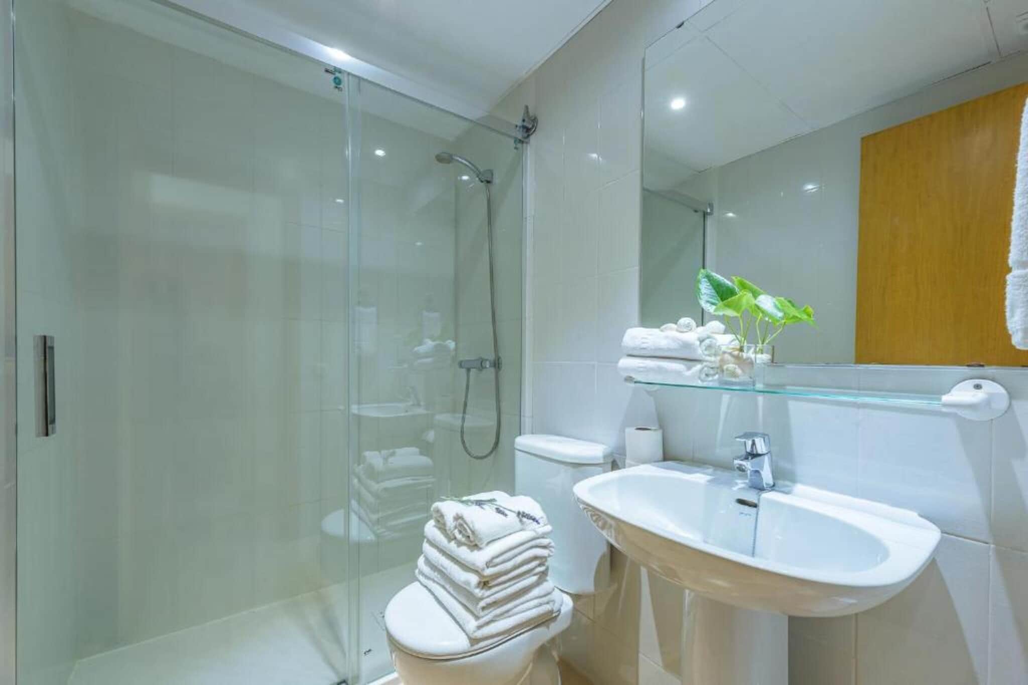 APARTAMENTOS COMTE D'EMPURIES C46-Salle de bain