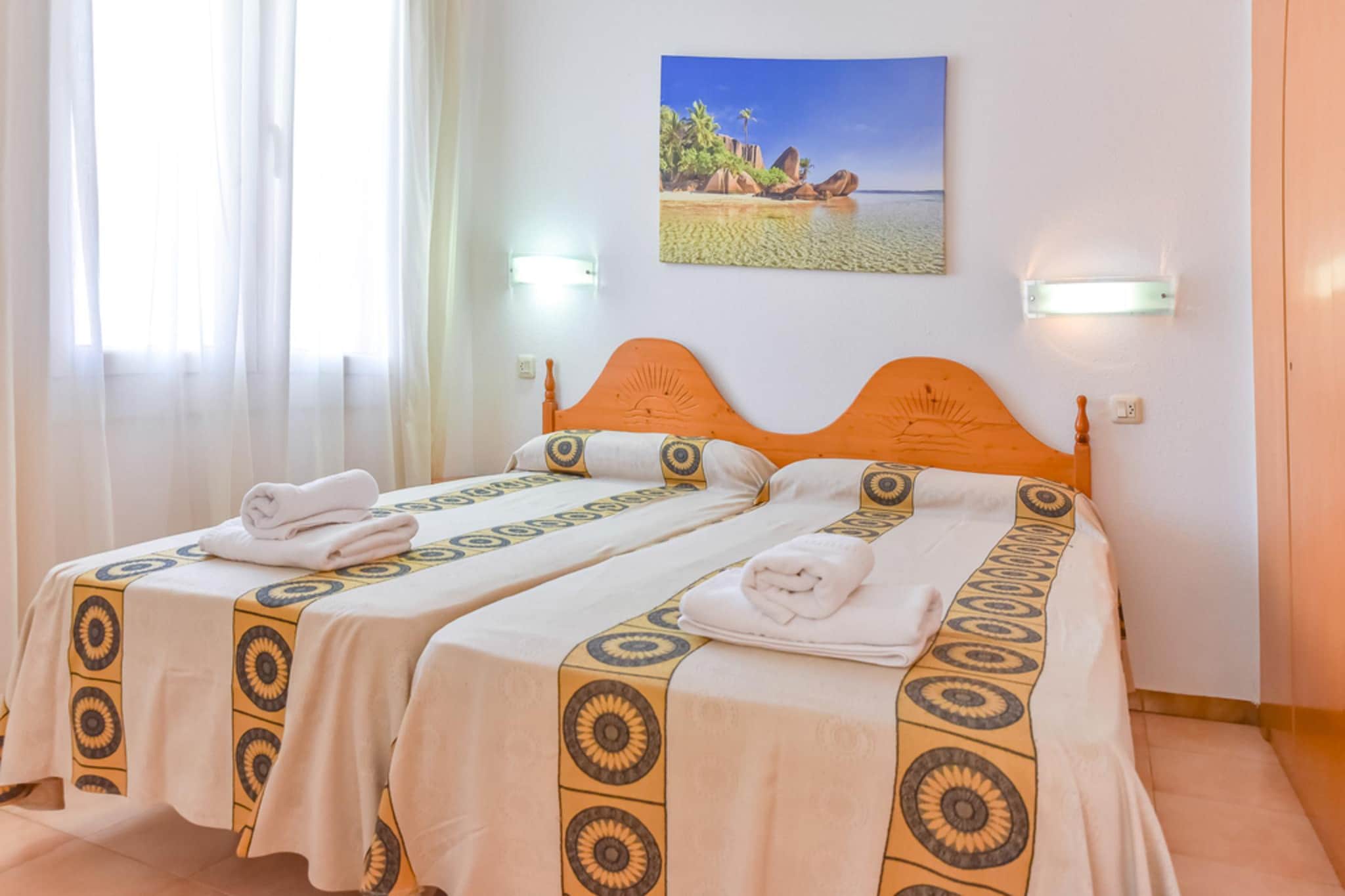 APARTAMENTOS COMTE D'EMPURIES C46-Chambre