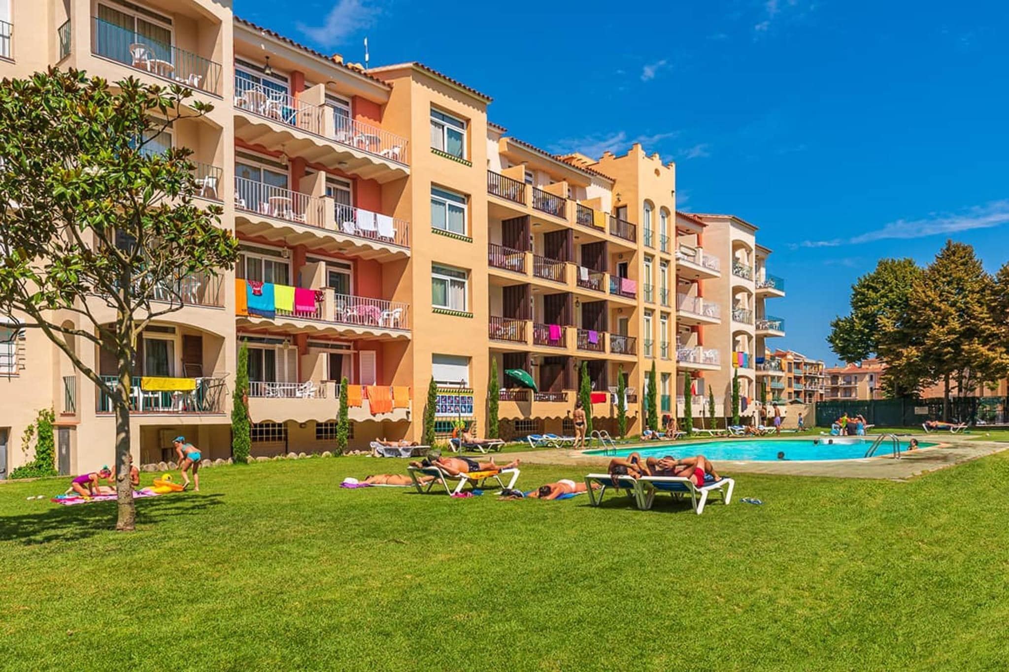 APARTAMENTOS COMTE D'EMPURIES C46-Extérieur été