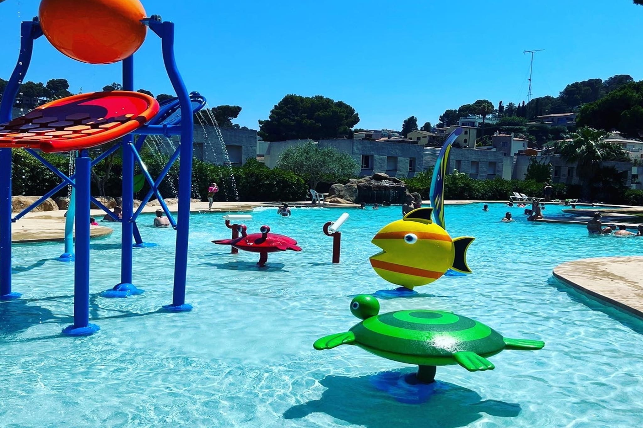 Bungalow near Pals Beach with Pool
