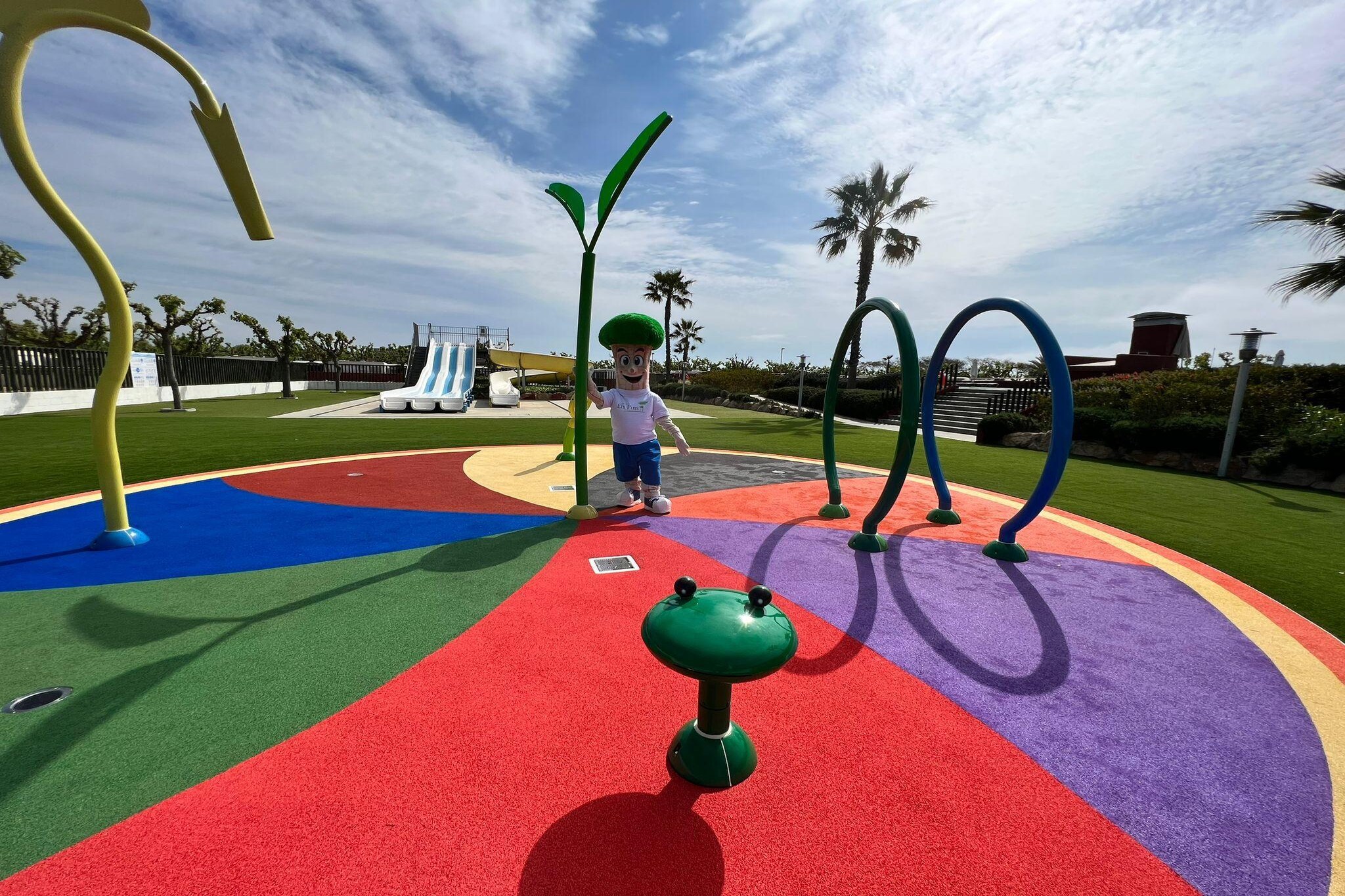 Welcome to your idyllic retreat in the heart of Malgrat de Mar! This charming ground-floor holiday home combines comfort and convenience, making it the perfect getaway for families or small groups. As you step inside, you’re greeted by a warm and inviting living room, featuring a comfortable single sofa bed and a TV—ideal for relaxing after a day of exploration. The well-equipped kitchen offers everything you need for self-catering, including a microwave, coffee machine, electric kettle, fridge, and all necessary cutlery, making meal prep a breeze. 

 Located just a short stroll from the beautiful beaches of Malgrat de Mar, you can bask in the sun or enjoy water sports at your leisure. The town is brimming with charming shops, delightful restaurants, and vibrant local markets, perfect for immersing yourself in the culture. Don’t miss the opportunity to explore the stunning Parc del Castell, where you can take in panoramic views of the coast. For those looking for adventure, the nearby towns of Blanes and Lloret de Mar offer a variety of entertainment options, including water parks and lively nightlife. Whether you’re seeking relaxation on the beach, outdoor activities, or cultural experiences, this cozy holiday home in Malgrat de Mar is your perfect base for a memorable vacation! 

This lovely home boasts two cozy bedrooms, each furnished with a single bed, ensuring a restful night’s sleep. With air conditioning for those warm summer days and heating for cooler evenings, you’ll enjoy a comfortable atmosphere year-round. Outside, a barbecue area awaits, perfect for alfresco dining, and there’s convenient parking available for your vehicle.