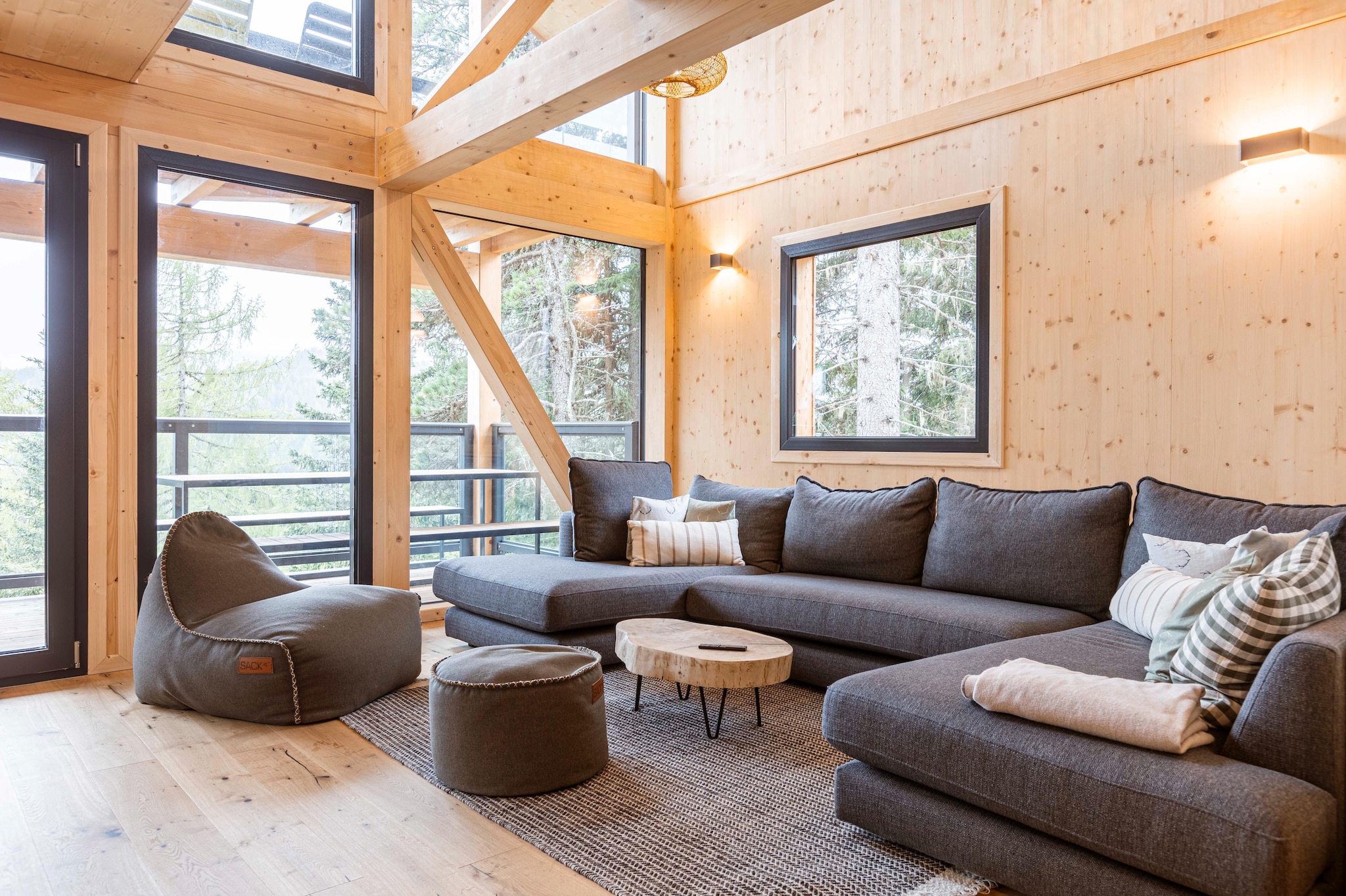 Lovely chalet with hot tub