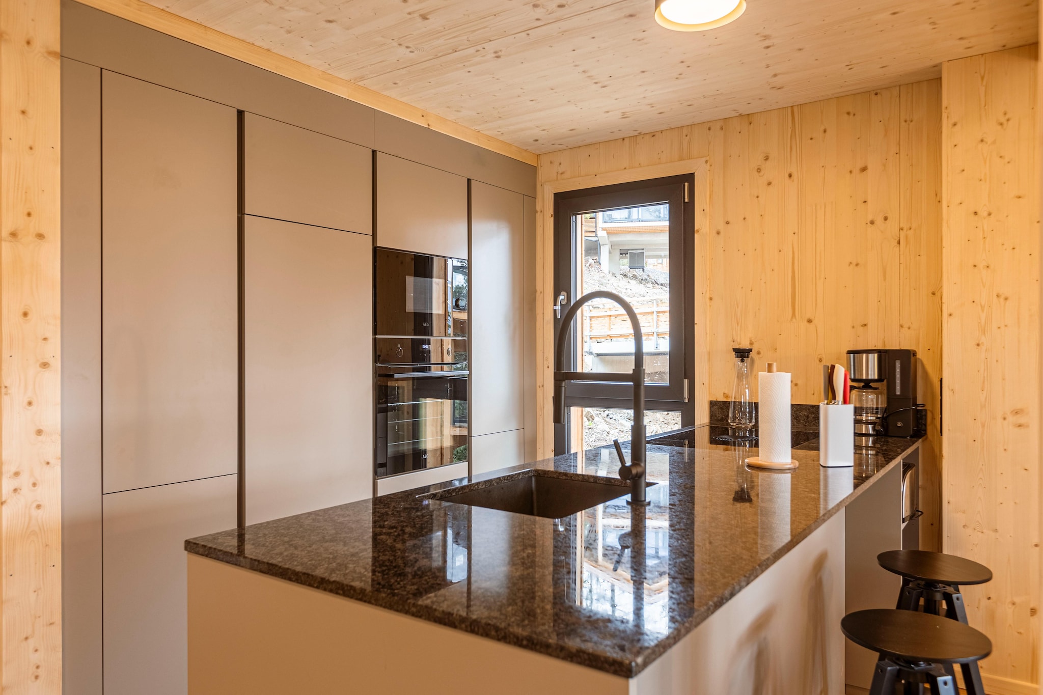 Ground floor: (Bedroom with bathroom(double bed, shower), Bedroom with bathroom(double bed, shower), toilet(toilet), Internet access, balcony)\n\nOn the 1st floor: (Entrance(ski boot heaters), Living room(TV, dining table, seating area), open kitchen(coffee machine(filter), oven, microwave, dishwasher, fridge-freezer), toilet(toilet), balcony)\n\nOn the 2nd floor: (bedroom(double bed), Bedroom with bathroom(double bed, shower), bathroom(shower, sauna, balcony, hairdryer), hot tub)\n\nheating(central), garden furniture, BBQ, parking, parking, drying cabinet