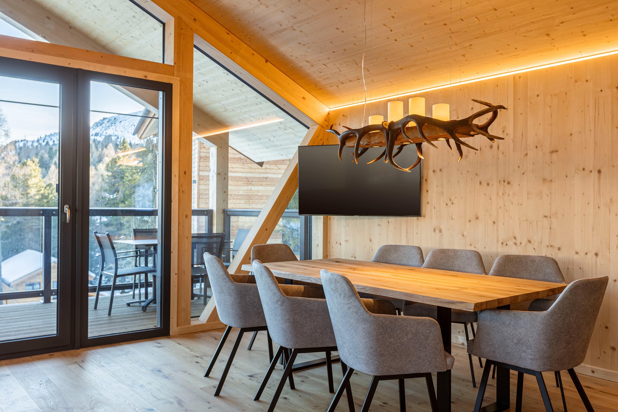 Charming chalet with hot tub and sauna