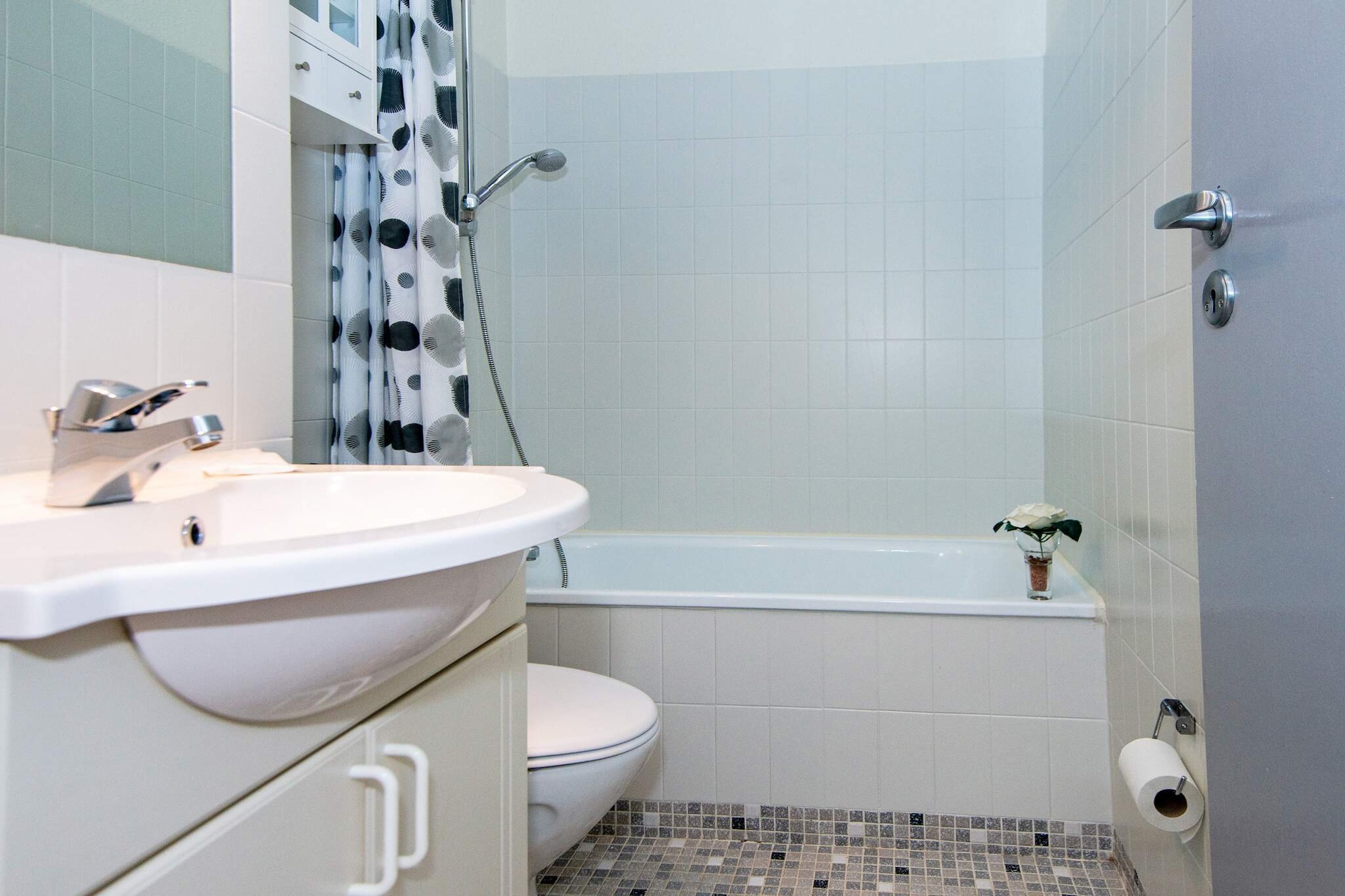 2 room,ground floor or 1.-Indoor