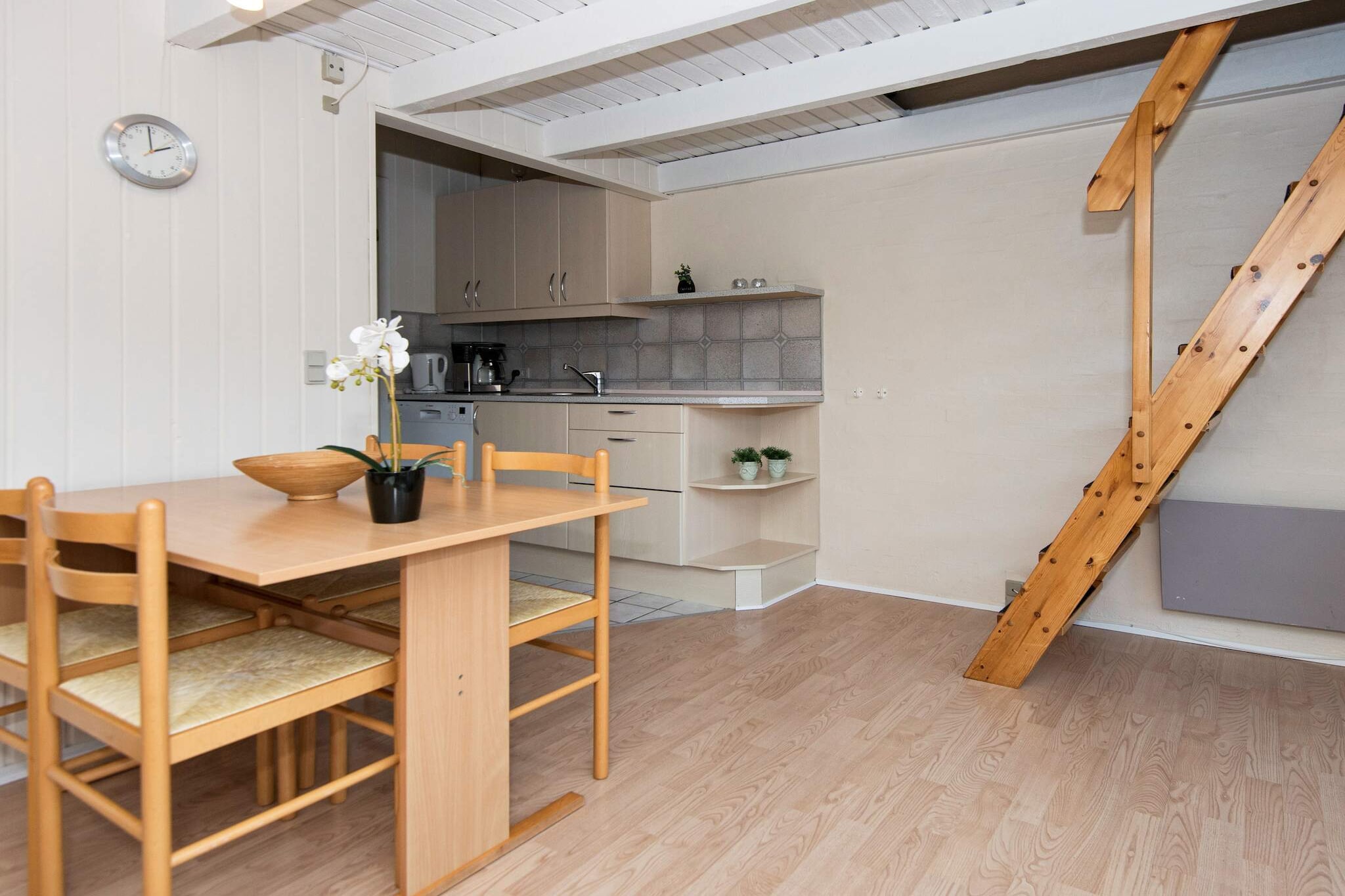 3 room,2 levels,dishwasher-Innen