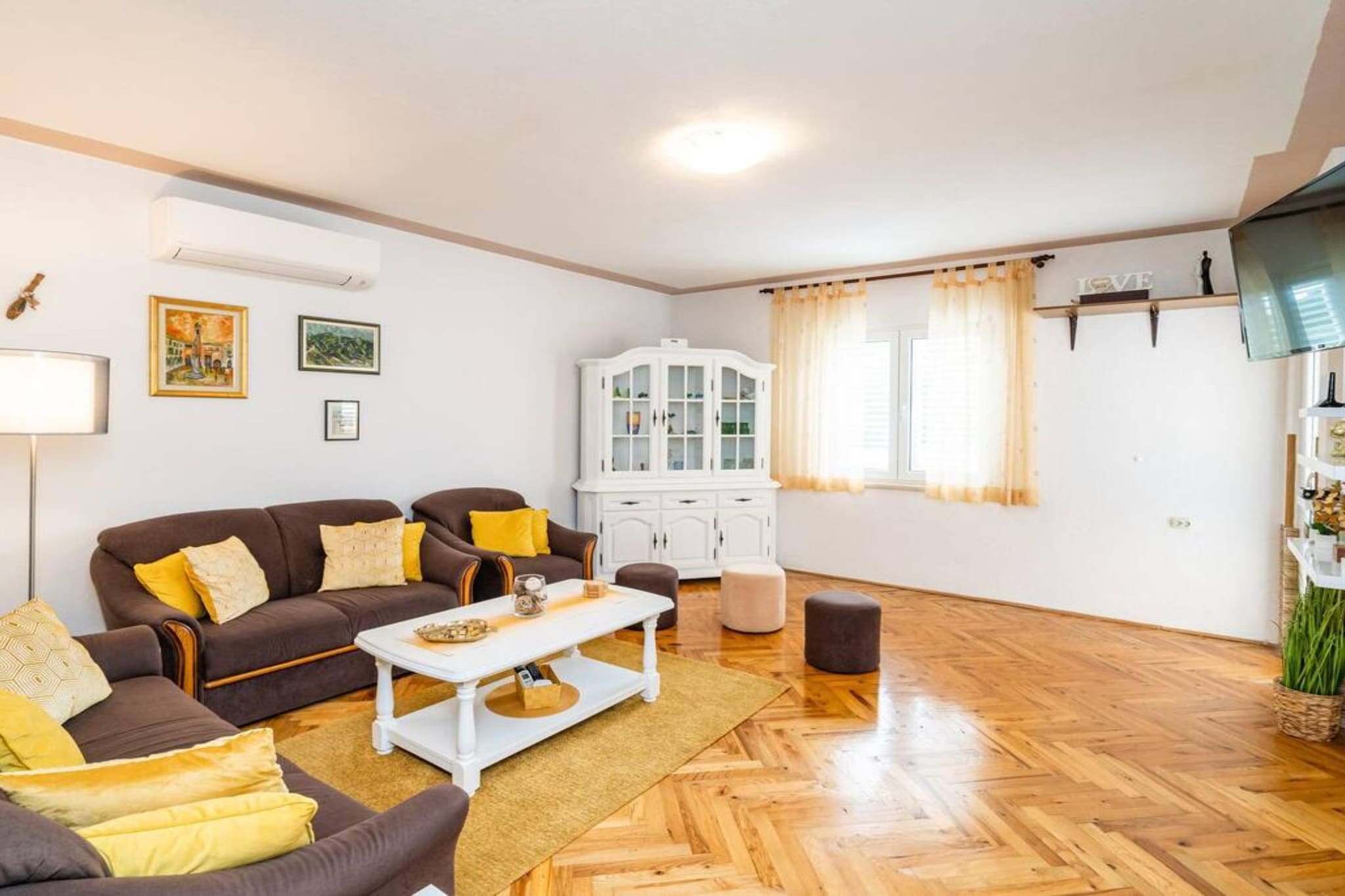Apartment Nature View  - Three Bedroom Apartment with Jacuzzi-Wohnzimmer