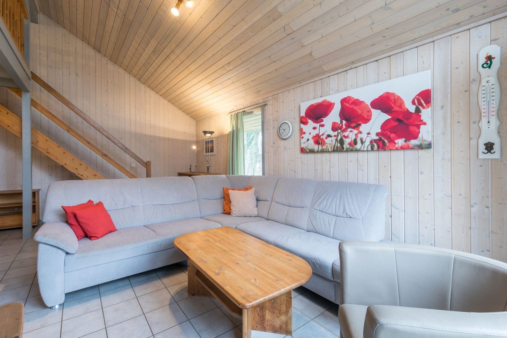 Children welcome! Family-friendly holiday park in the middle of the enchanting forest and lake landscape of the Mecklenburg Lake District – right on Lake Granzow, halfway between Berlin and the Baltic Sea. The lake is connected to the ‘little sea’ via the Müritz-Havel waterway to the south-east. A beautiful sunbathing lawn with its own lake access offers space for sunbathing, swimming and romping around for young and old alike.
Highlights included: Final cleaning, extensive baby equipment
Nearby activities: Wellness area with swimming pool, sauna area and steam bath, Finnish bio sauna, infrared cabin, romantic spa lounge with large whirlpool and fitness room in the ‘Aparthotel Seepanorama’ directly in the holiday park. Swimming, sailing, fishing and water skiing on Lake Granzow.
There are lots of great organised activities for children, such as night hikes, scavenger hunts, campfires, discos, summer festivals and canoe races (April-October). In the autumn and winter months, there are also craft and film clubs. The current programme is available on site.