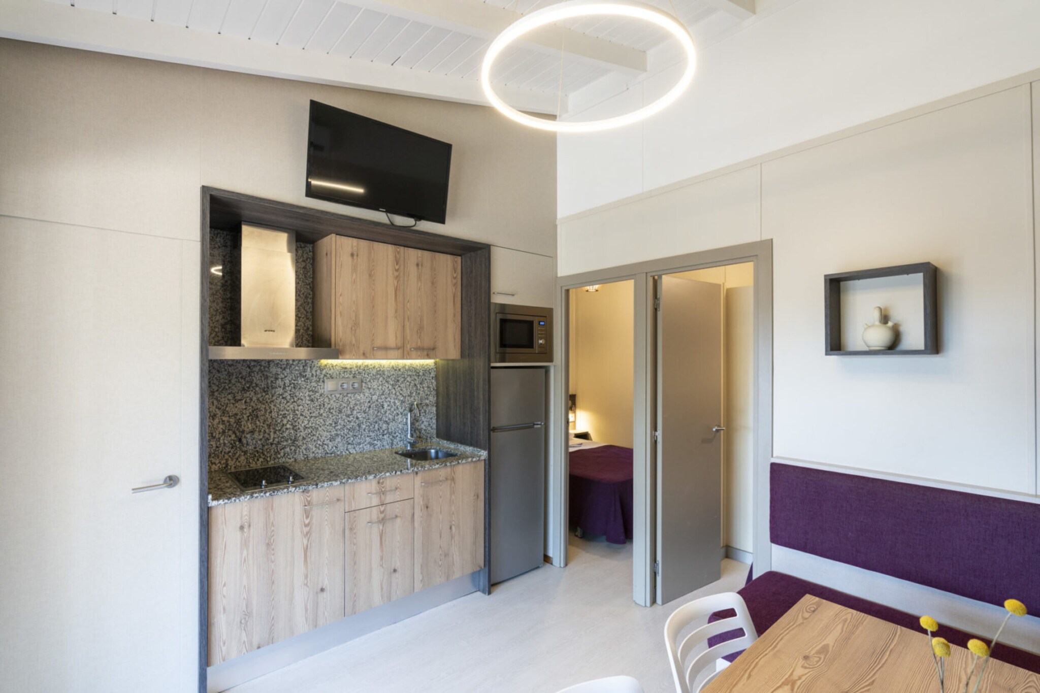 Ground floor: (Kitchen(fridge), Living/diningroom(double sofa bed, TV, dining table, seating area), bedroom(double bed), bedroom(single bed, single bed), bathroom(shower, washbasin, toilet), Internet access)\n\nheating, air conditioning, terrace, parking