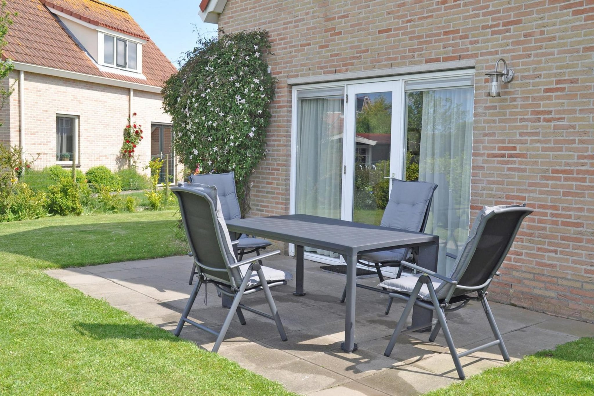 Ground floor: (Entrance, Living room(TV(flatscreen), dining table, seating area), Kitchen(hob(4 ring stoves, gas), electric kettle, hood, coffee machine(filter), microwave, dishwasher, fridge-freezer, dishes and cutlery(Bowls, chopsticks, plates, cups, etc.), Cooking basics), Internet access)\n\nOn the 1st floor: (bedroom(single bed, double bed), bedroom(single bed), bedroom(single bed, single bed), bathroom(shower, washbasin, toilet), toilet(toilet))\n\ntumble dryer, cot, washing machine, heating(central), terrace, garden, garden furniture, BBQ(charcoal), parking, high chair