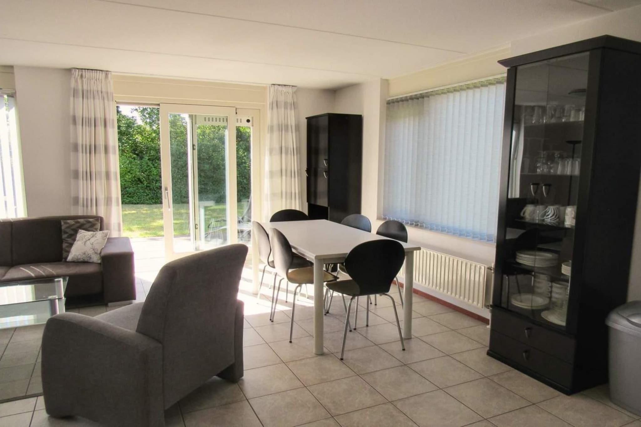 Ground floor: (Living room(TV, dining table, seating area), open kitchen(hob(4 ring stoves), electric kettle, toaster, coffee machine(filter), microwave, dishwasher, fridge-freezer, dishes and cutlery(Bowls, chopsticks, plates, cups, etc.)), bedroom(single bed, single bed), Internet access)\n\nOn the 1st floor: (bedroom(single bed, single bed), bedroom(single bed, single bed), bathroom(shower, washbasin, toilet), toilet)\n\nwashing machine, heating(central), terrace, garden, garden furniture, parking, drying cabinet