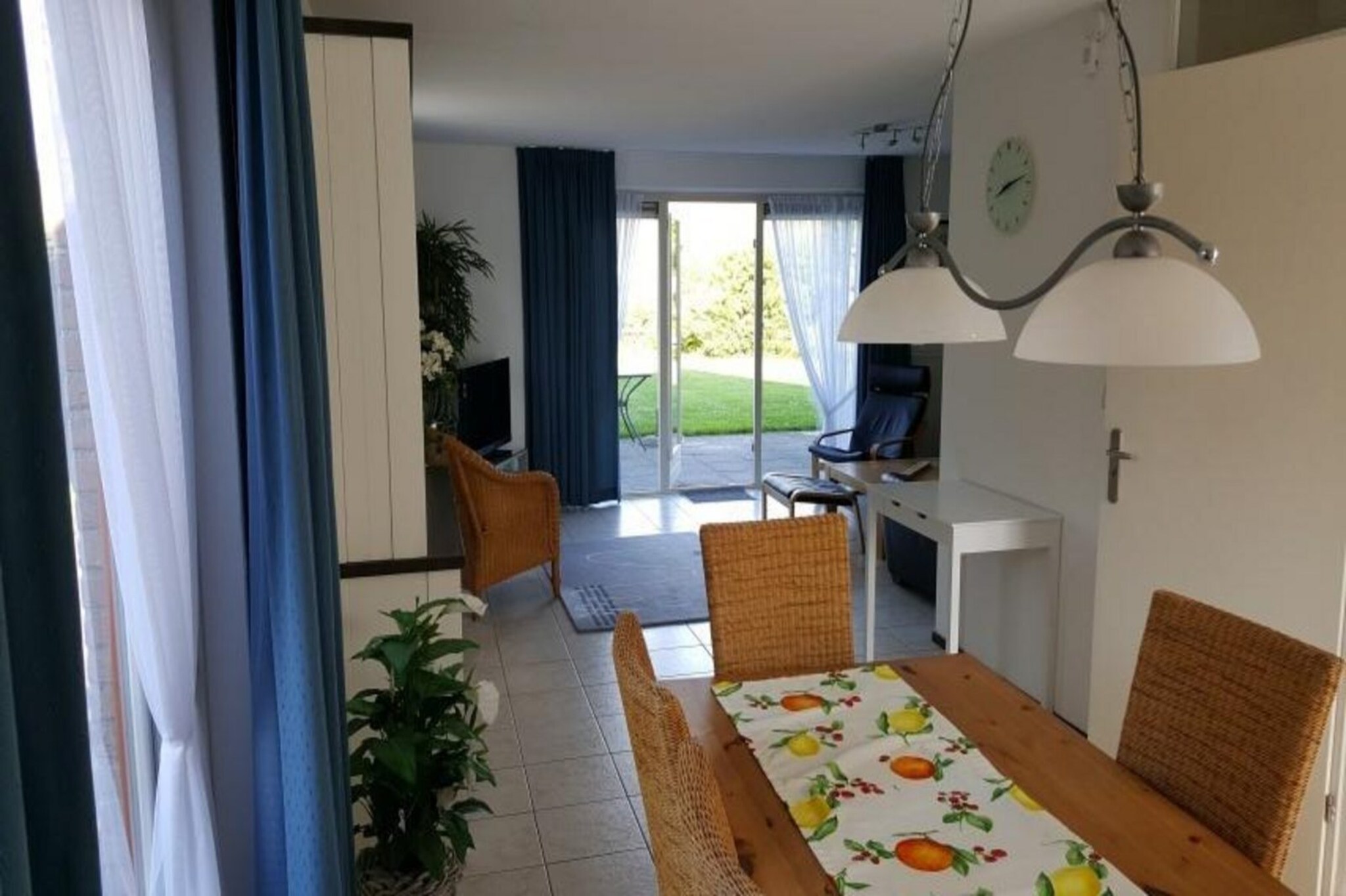 Ground floor: (Living room(TV(flatscreen), dining table, seating area), open kitchen(hob(4 ring stoves, gas), electric kettle, coffee machine(filter), microwave, dishwasher, fridge-freezer, dishes and cutlery(Bowls, chopsticks, plates, cups, etc.), Cooking basics(Pots and pans, oil, salt and pepper)), Internet access)\n\nOn the 1st floor: (bedroom(double bed), bedroom(double bed), bedroom(single bed, single bed), bathroom(shower, washbasin, toilet))\n\nwashing machine, heating(central), terrace, garden, garden furniture, parking