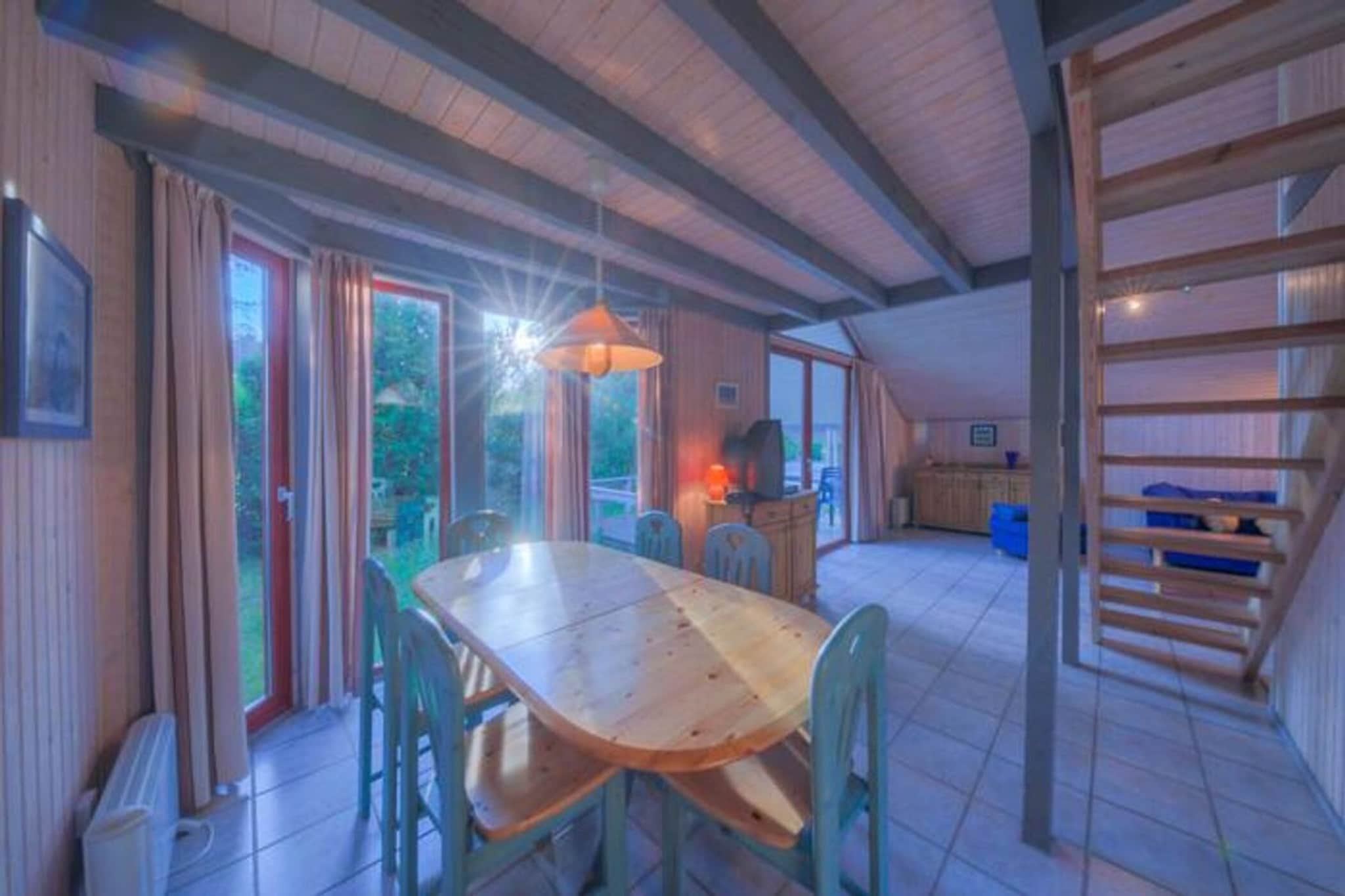 Ground floor: (Living room(TV(satellite), fireplace, seating area), Kitchen(dining table, hob, electric kettle, toaster, coffee machine, oven, microwave, fridge(+ freezer)), bedroom(double bed), bathroom(shower, sauna(private), washbasin, toilet), storage)\n\nOn the 1st floor: (bedroom(single bed, single bed), bedroom(small double bed))\n\ntumble dryer(shared with other guests, paid), washing machine(shared with other guests, paid), heating(electric), terrace, terrace, garden, garden furniture, parking, swimming pool(shared with other guests, paid), high chair, baby crib(paid), Towels/Sheets (extra fee)