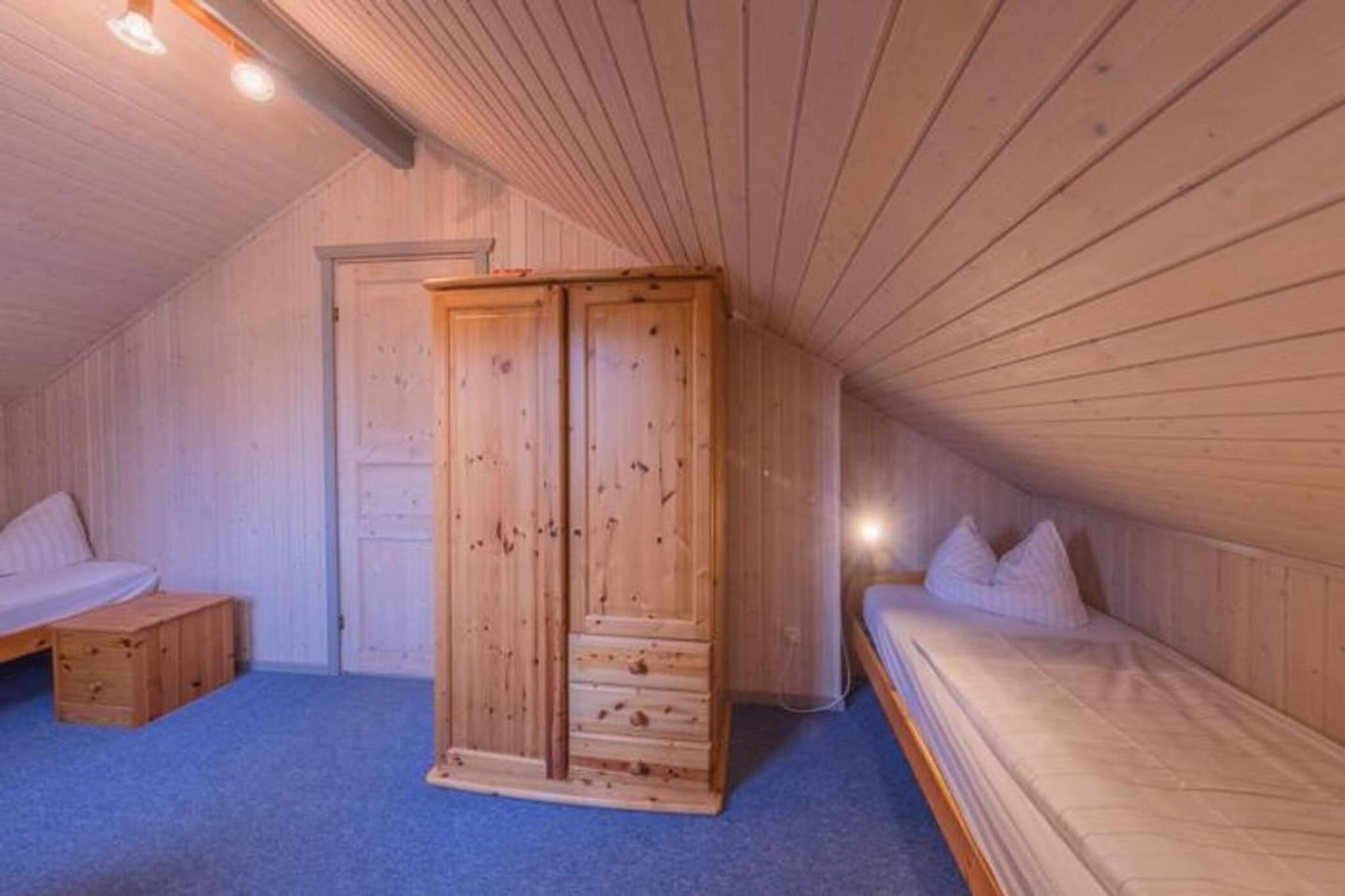 Ground floor: (Living room(TV(satellite), fireplace, seating area), Kitchen(dining table, hob, electric kettle, toaster, coffee machine, oven, microwave, fridge(+ freezer)), bedroom(double bed), bathroom(bath tub, shower, sauna(private), washbasin, toilet), storage)\n\nOn the 1st floor: (bedroom(single bed, single bed), toilet(washbasin, toilet), mezzanine(small double bed))\n\ntumble dryer(shared with other guests, paid), washing machine(shared with other guests, paid), heating(electric), terrace(roofed), garden, garden furniture, sun loungers, BBQ(charcoal), parking, swimming pool(shared with other guests, paid), high chair, baby crib(paid), Towels/Sheets (extra fee)