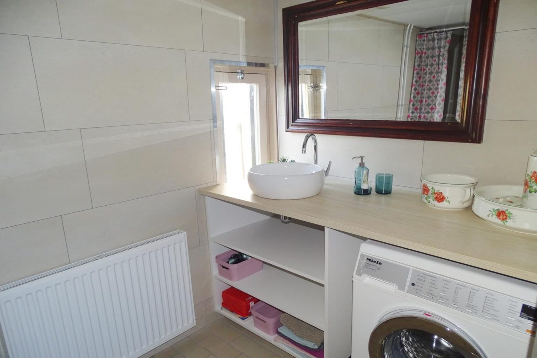 Tragel 37 Schoondijke-Badkamer