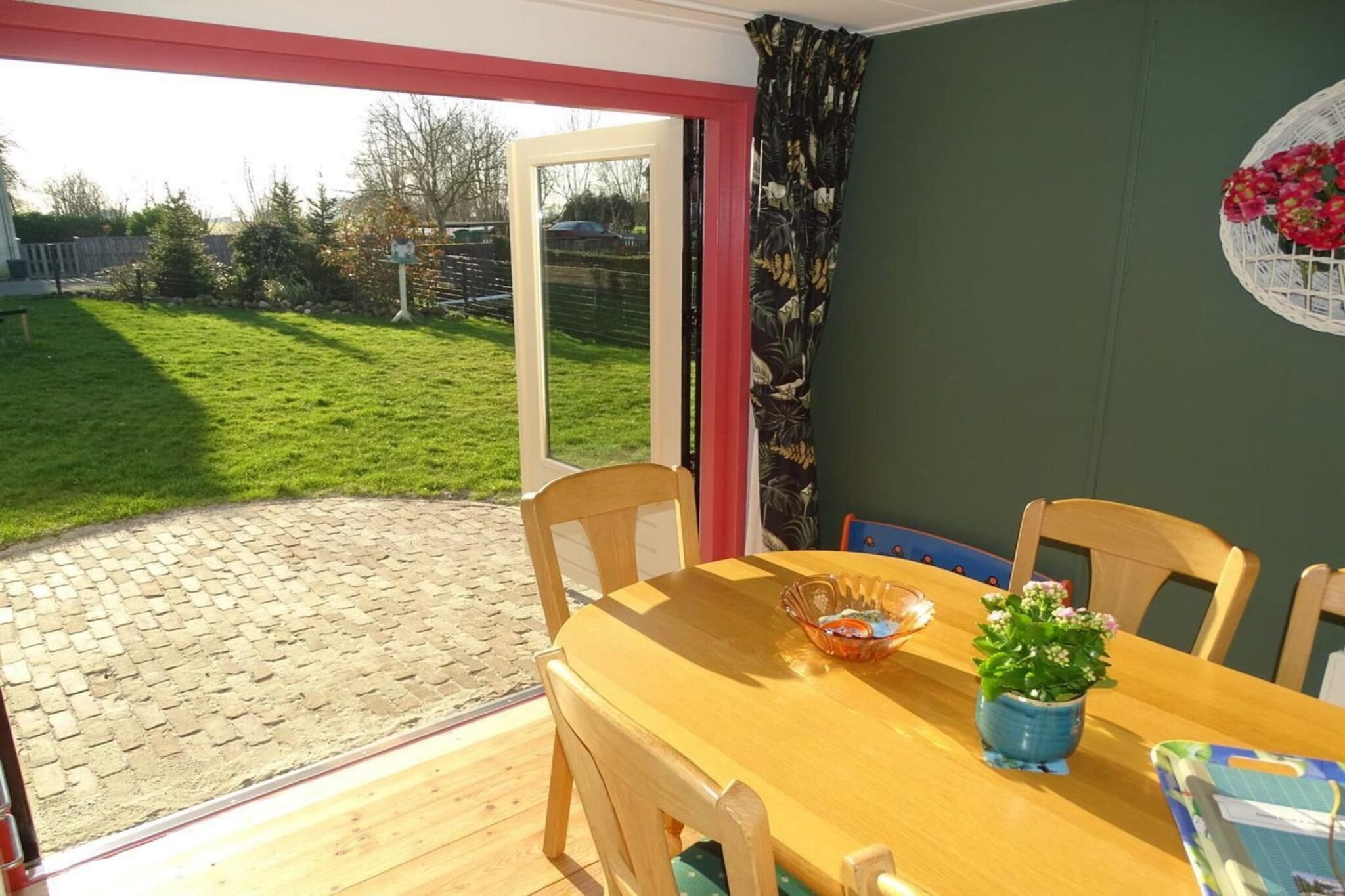 Tragel 37 Schoondijke-Eetkamer