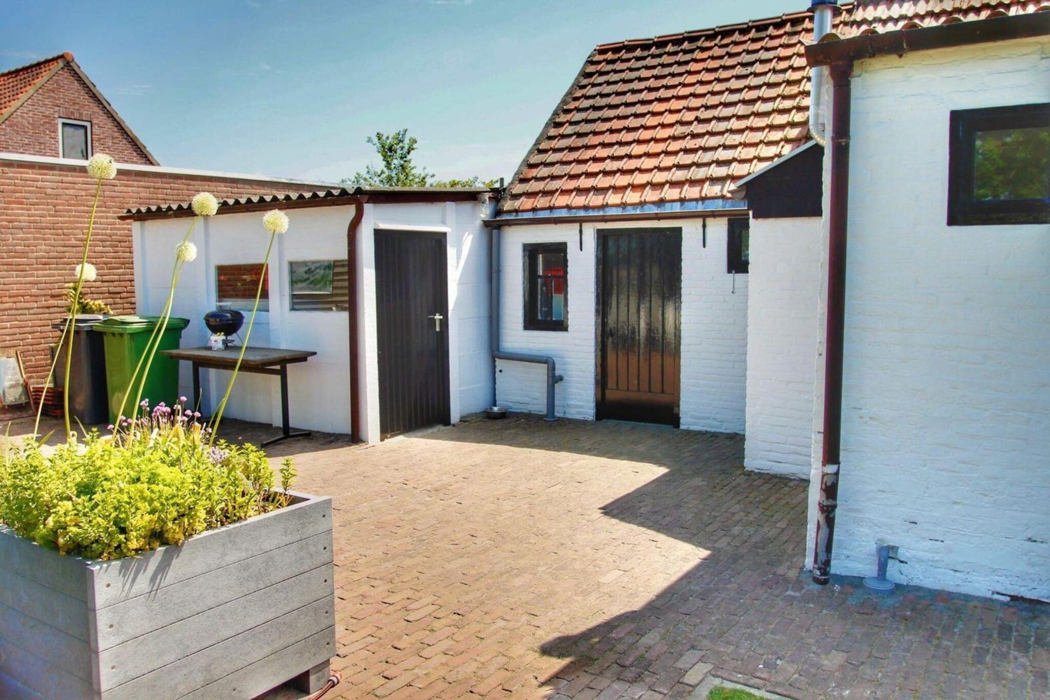 Tragel 37 Schoondijke-Buitenkant zomer