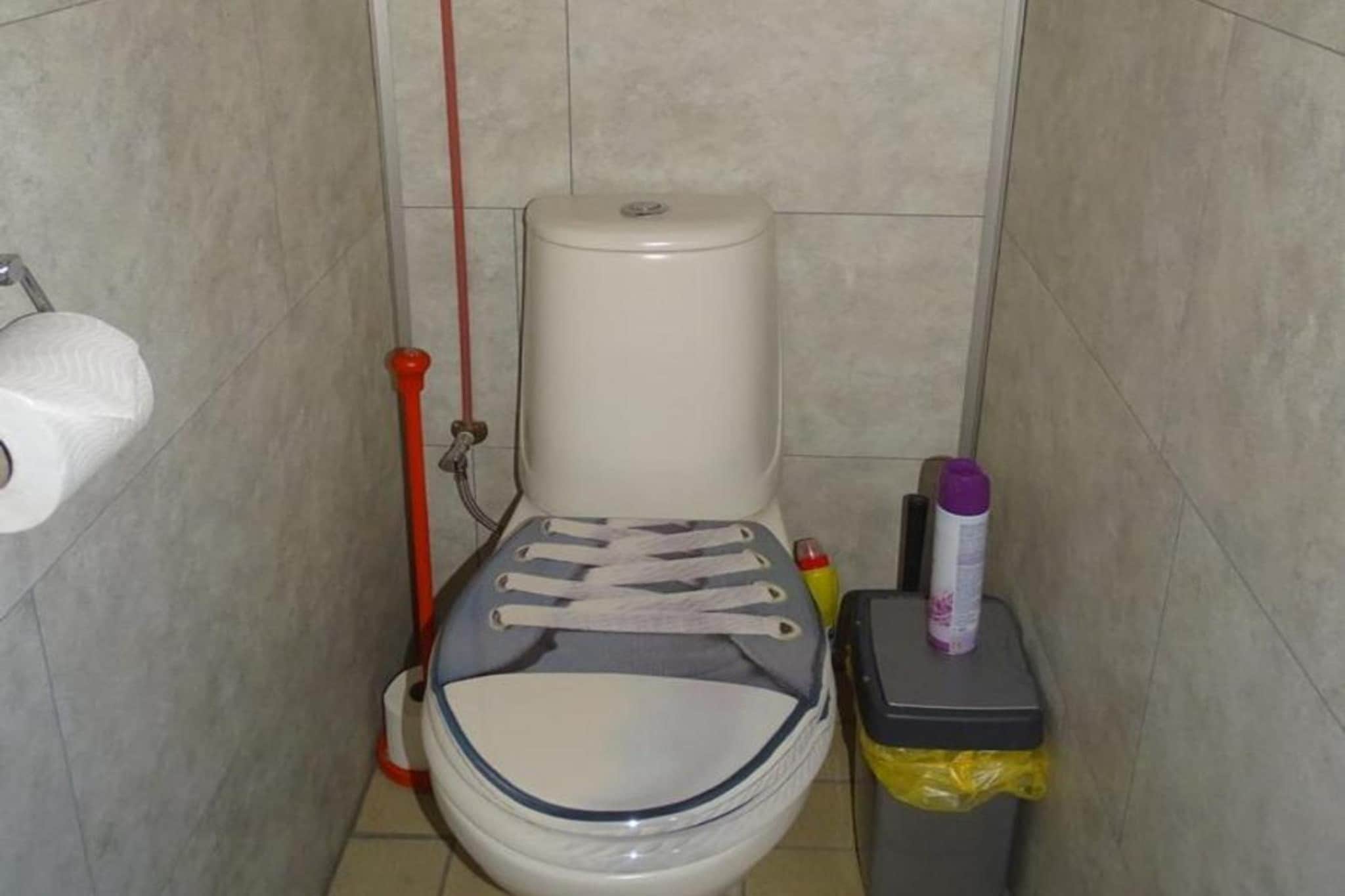 Tragel 37 Schoondijke-Badkamer
