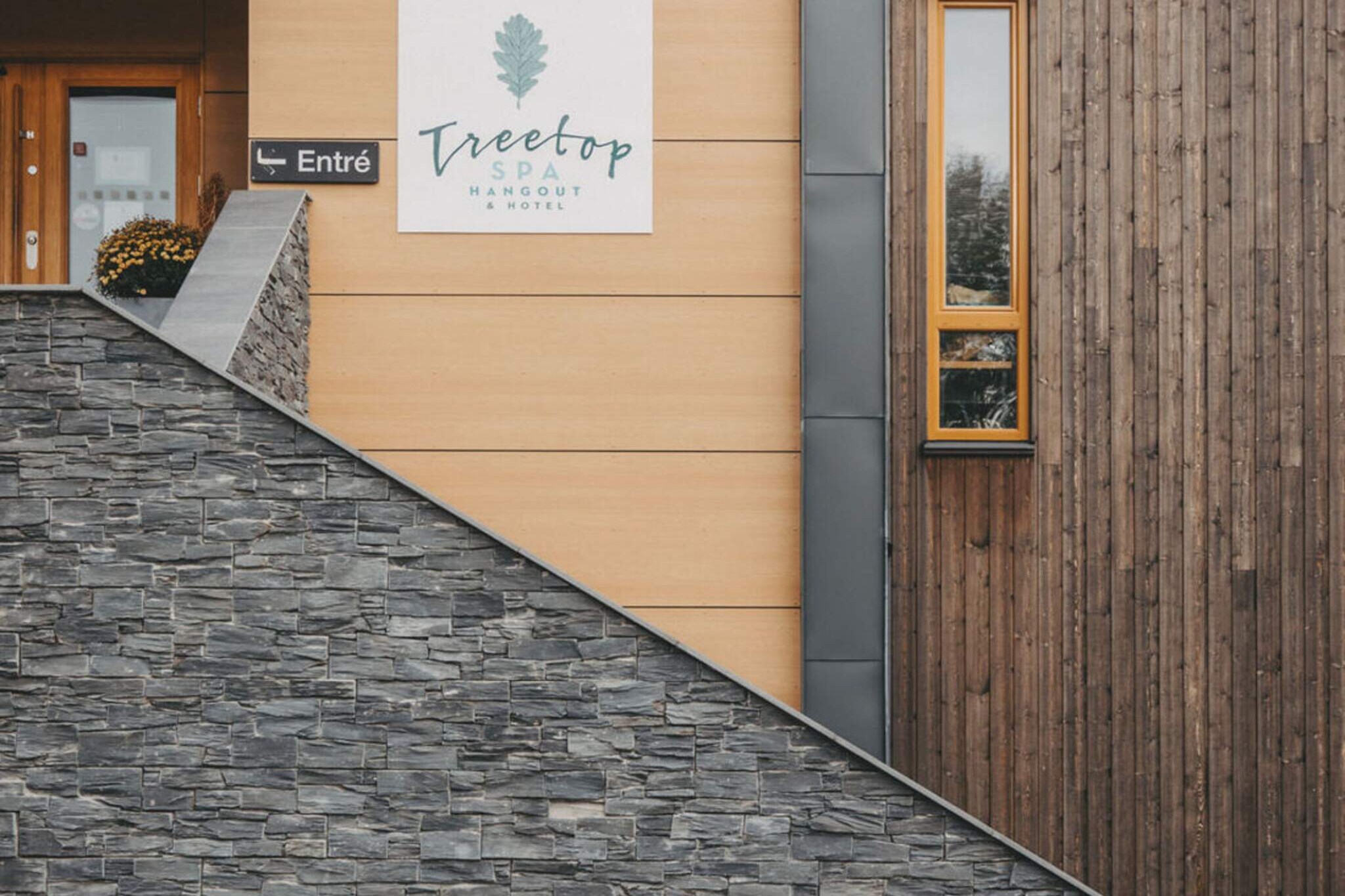 Internet Access DSL, bedroom(double bed), bathroom(shower, toilet), TV(swedish TV channels), coffee machine, Bubble bath(indoor), balcony, heating(electric), terrace