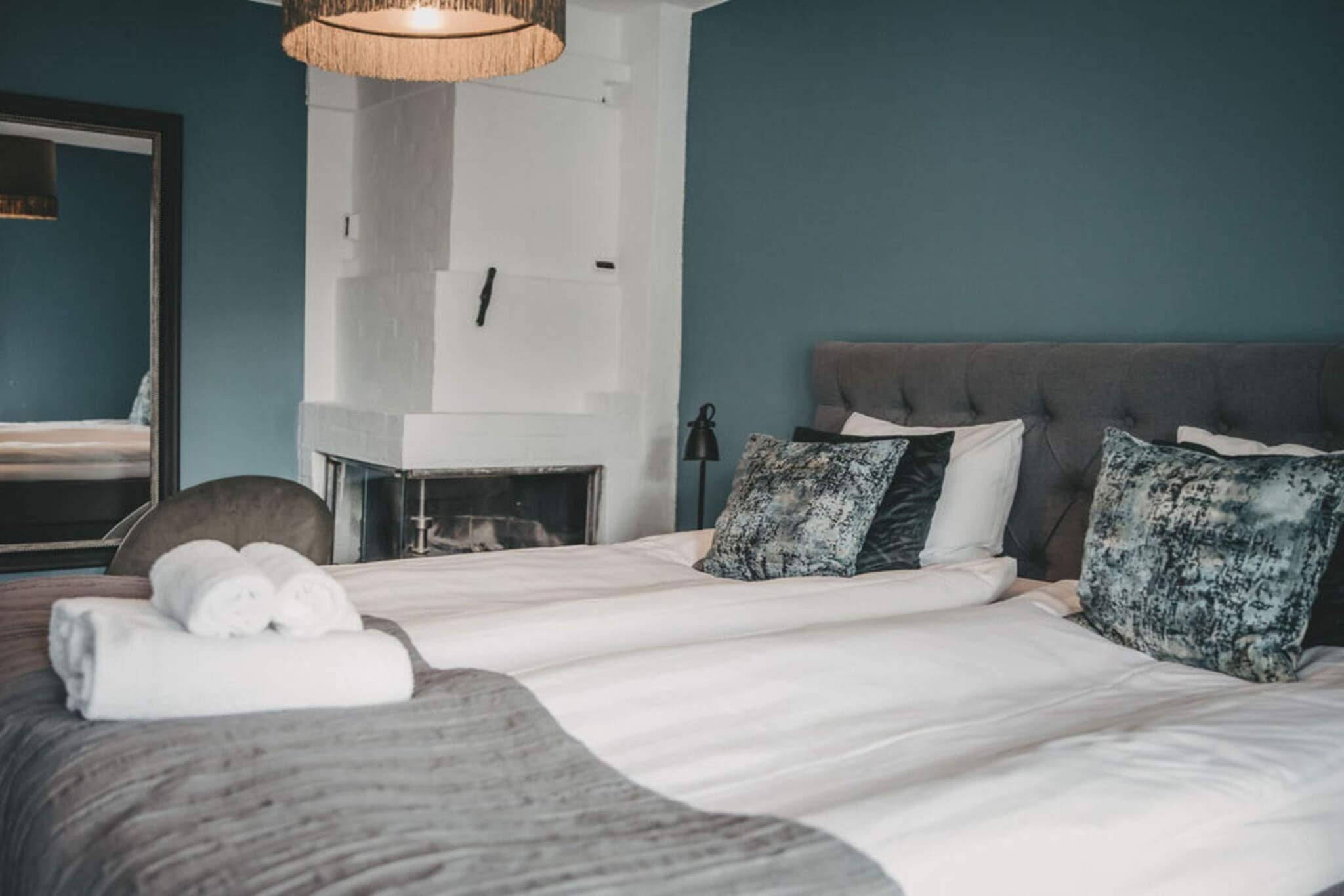 4 star hotel room with free breakfast - Indoor