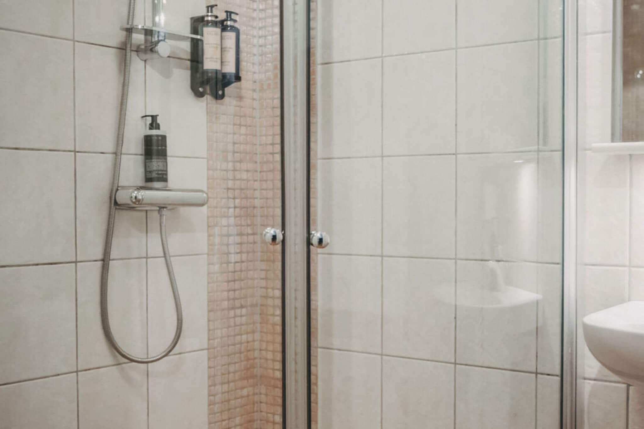 Gezellige kamer met gratis ontbijt - Binnen
