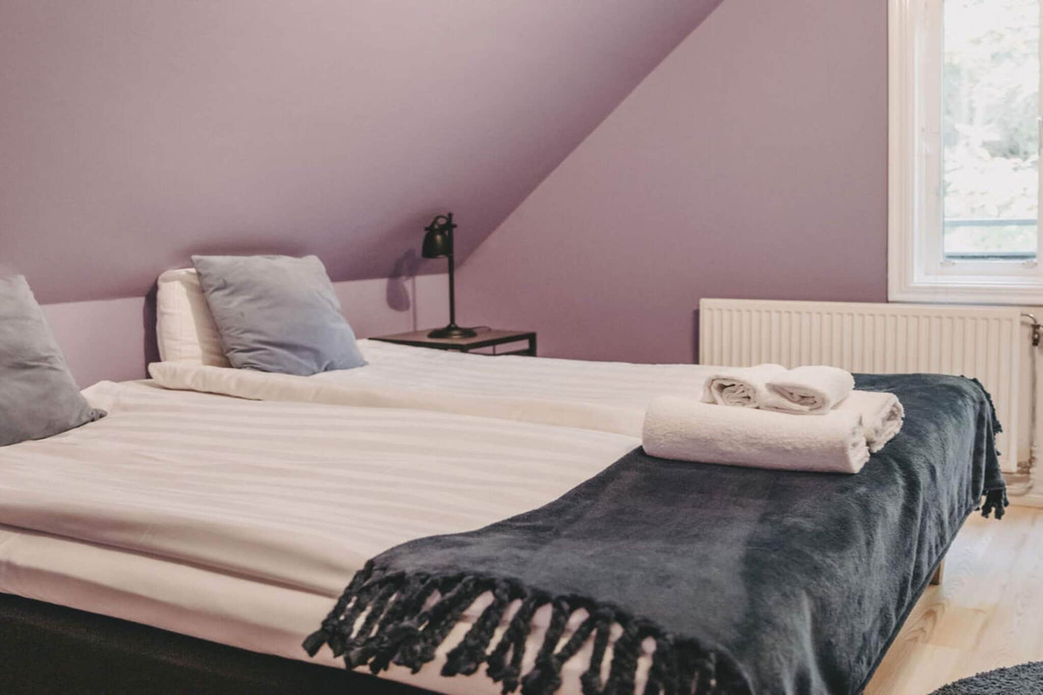 Snug hotel room with free breakfast - Indoor
