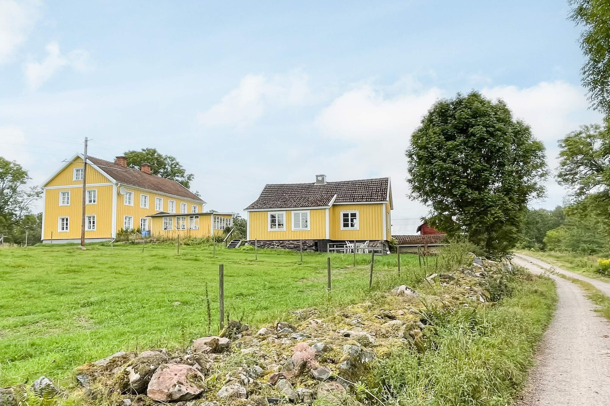 Charmant huisje aan het meer in Torsebo - Buitenlucht