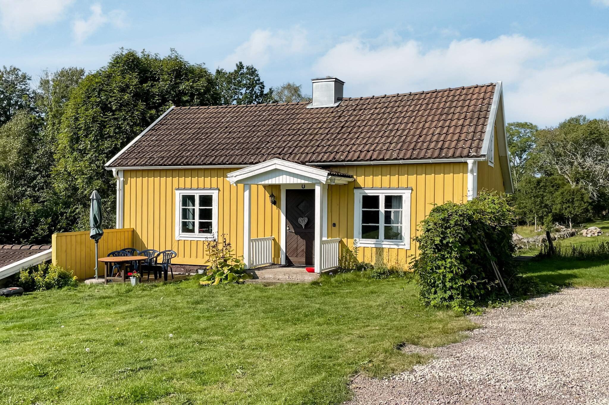 Charmant huisje aan het meer in Torsebo - Buitenlucht