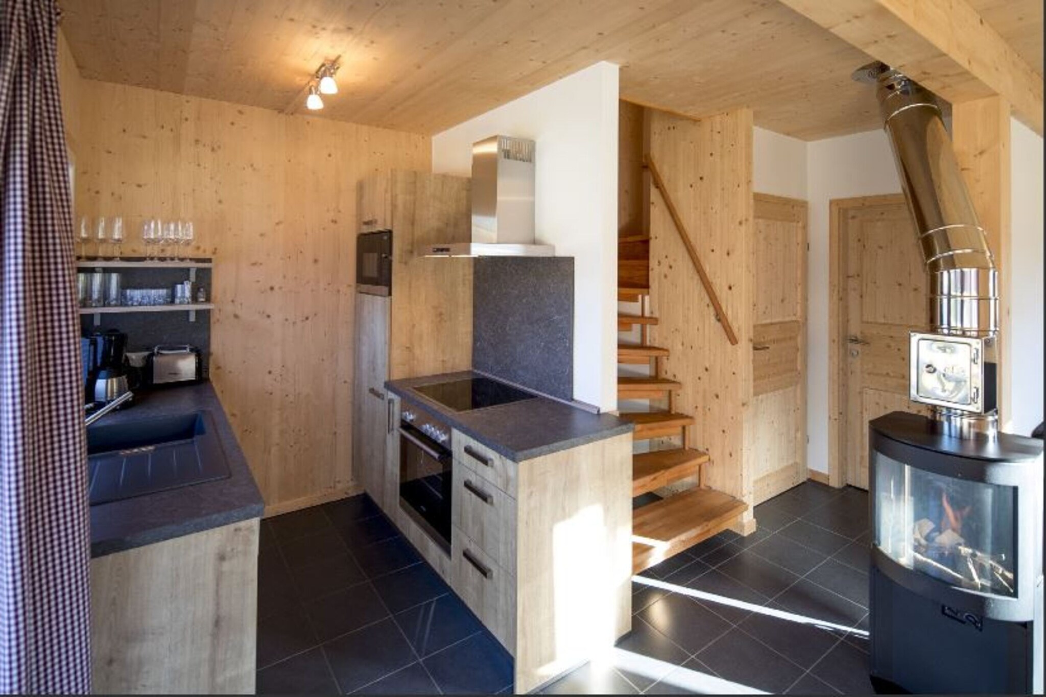 "Welcome to our exclusive deluxe chalet, a perfect retreat for up to 6 guests, nestled in a prime location at the Kreischberg valley station. Spanning 70 m², this charming chalet offers a blend of modern comfort and alpine elegance, ensuring a memorable stay. The chalet features three beautifully furnished bedrooms: two with double beds and one with two single beds, providing ample space for everyone. The bathroom is equipped with a modern shower and toilet, and a hairdryer is provided for your convenience.
The spacious living-dining area is designed for relaxation and entertainment, complete with a cozy seating area and a flat-screen TV. The open kitchen is fully equipped to meet all your culinary needs, including a ceramic hob, oven, dishwasher, and a fridge with a freezer compartment. Essential cookware, cutlery, a toaster, kettle, and coffee machine are all provided. Upon arrival, you'll find a small starter set with dishwasher tabs, dishwashing liquid, a sponge, garbage bags, cleaning supplies, and a tea towel to ensure a smooth start to your stay.
Enjoy complimentary Wi-Fi and satellite TV throughout your visit, keeping you connected and entertained. The chalet's top location at the Kreischberg valley station offers easy access to skiing and other outdoor activities. Additionally, your stay includes the Murau-Murtal GuestCard (summer), providing extra local benefits.
Experience the perfect combination of luxury, convenience, and alpine charm in our deluxe chalet, and make the most of your Kreischberg adventure. "