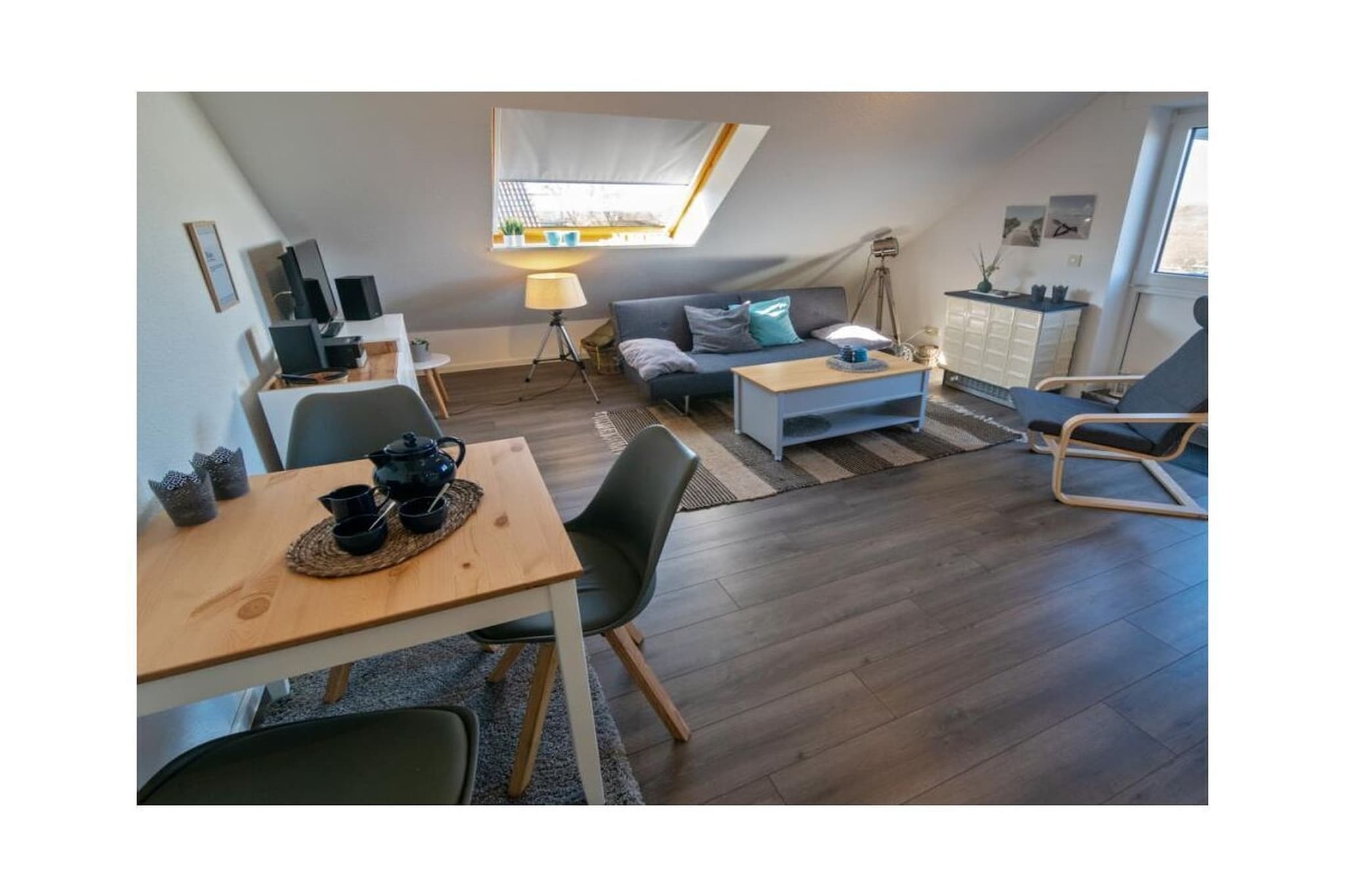 Holiday apartment Watt'n Blick, Deichstraße 14, Norden
Enjoy a perfect feel-good holiday in your holiday home in Norddeich. The popular district of the East Frisian town of Norden offers everything you need for a successful combination of relaxation and variety. Just a few meters on foot and you have walked over the dike and are enjoying the wonderful sandy beach and the refreshing breeze of the North Sea. It is also just a few steps to the small but lively center of Norddeich with its shops and attractive restaurants. 
The holiday apartment
Your holiday apartment is on the second floor of an apartment building on Deichstraße and was completely renovated in January and February 2022, directly behind the dike. You can easily reach your home via the staircase. Your parking space is right outside the door. 
You will notice why the play on words Watt'n Blick was chosen as the name for this apartment when you get to the top and look out of the window. You can enjoy the perfect view of the dike. In addition to this wonderful view, the holiday apartment offers you inviting comfort and functionality - ideal for three people. The heart of the apartment is the spacious living, dining and cooking area with a new kitchen. Here you can relax on the comfortable sofa bed or the cozy armchair, watch TV or try out one of the board games available. 
You can eat your meals at the dining table with matching chairs. In the integrated kitchenette you will find everything you need for cooking together: a stove with four hotplates, an oven, a refrigerator, a dishwasher, a coffee machine, a toaster and plenty of dishes, glasses and cutlery. 
A door from the living area leads you directly to the balcony. Here you can relax in the existing seating area and enjoy the soothing North Sea air. 
The second room of the holiday apartment also leads out to the balcony: the