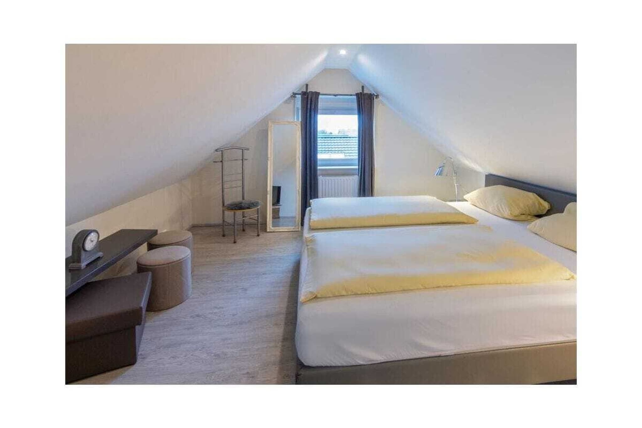 496912 - Bedroom