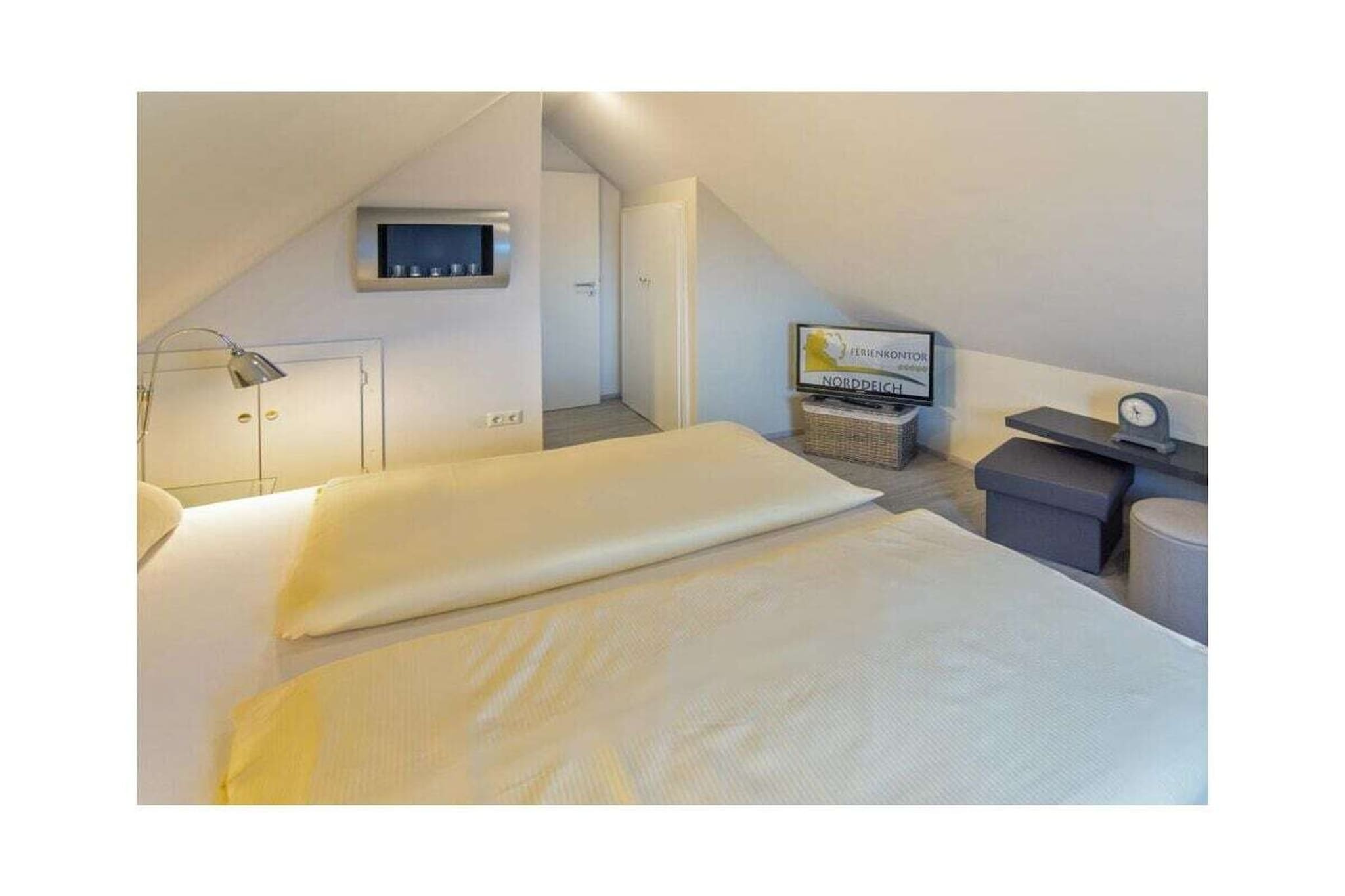 496912 - Bedroom