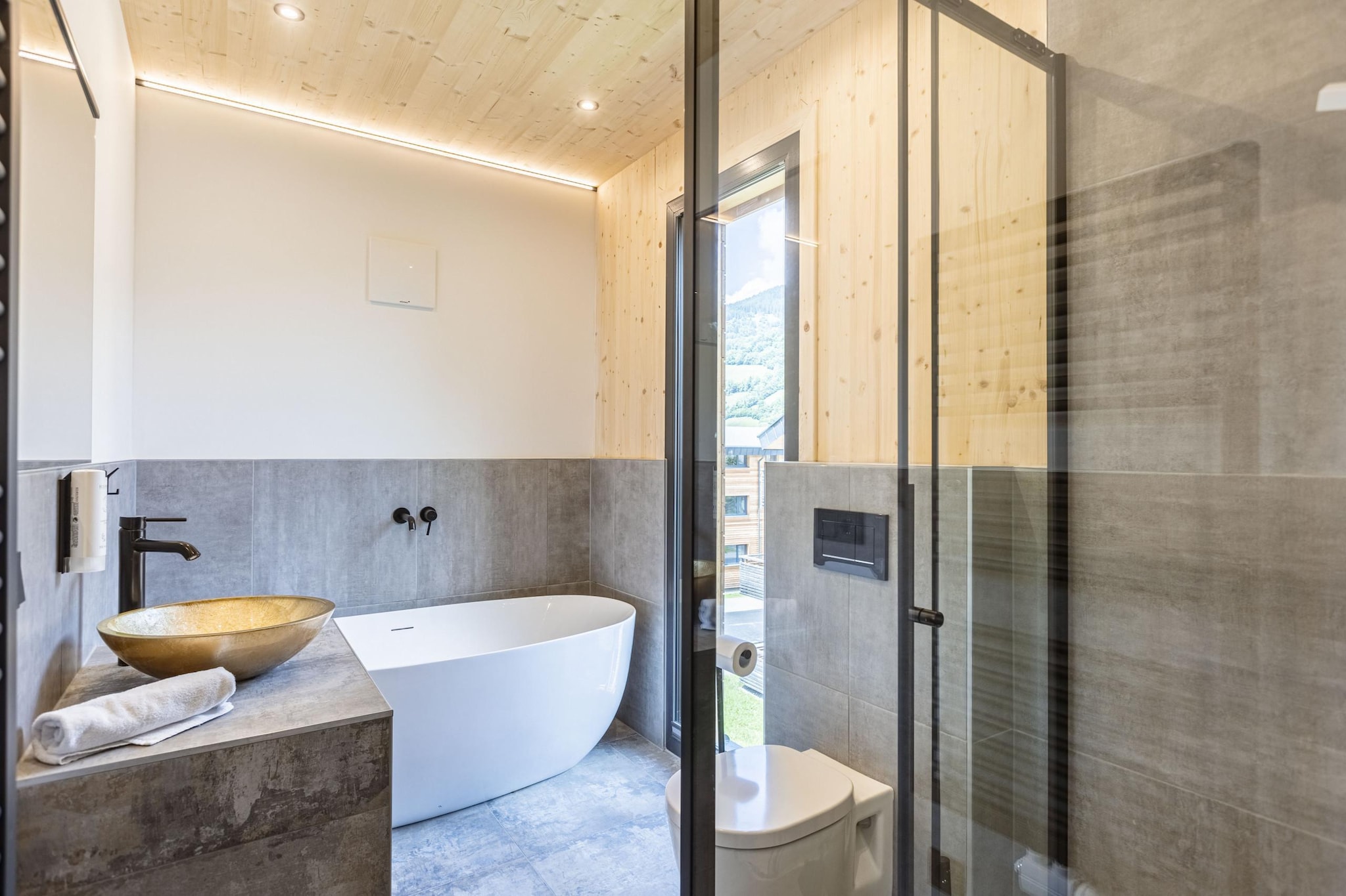 Penthouse with sauna (No Deposit)