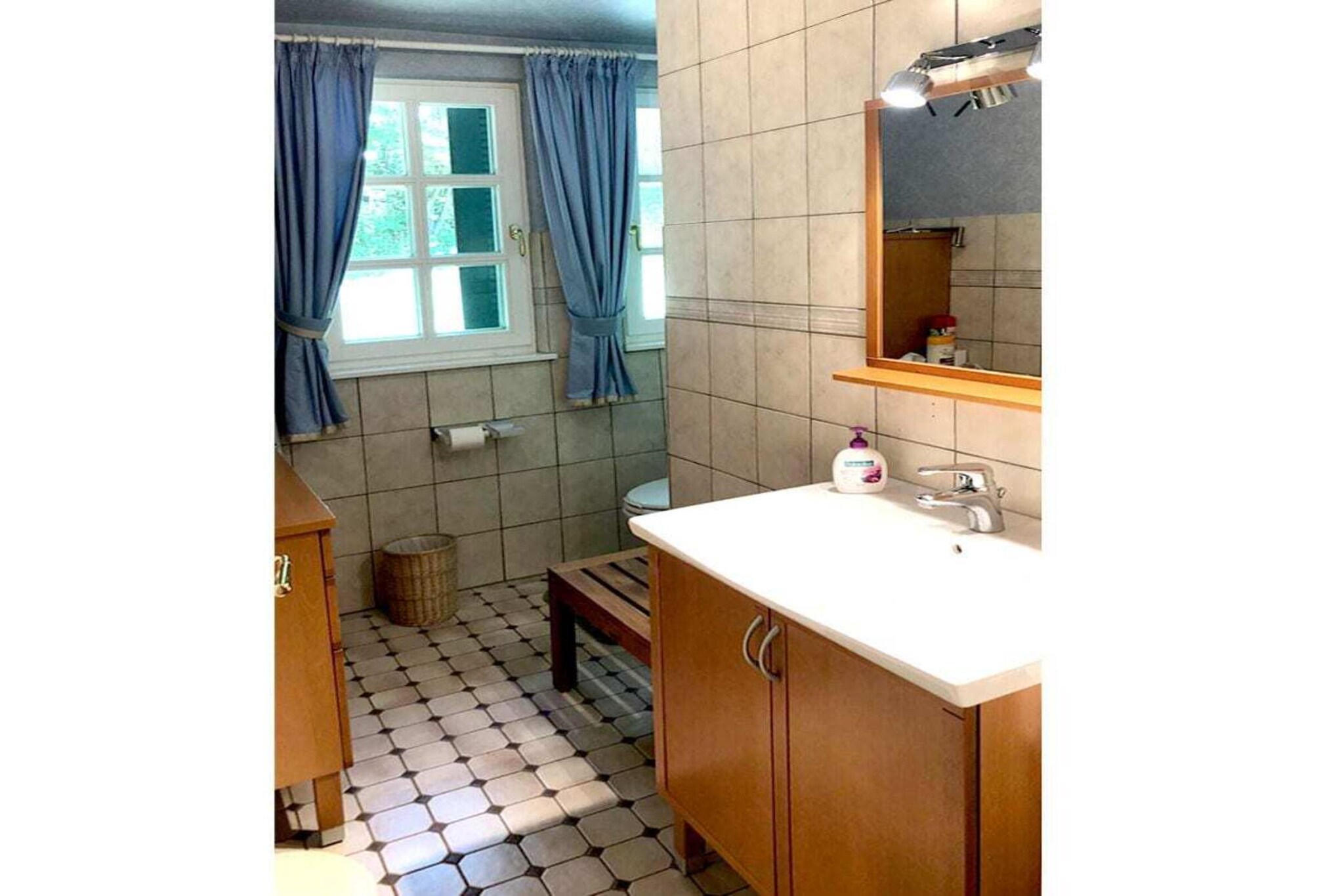 302433-Badkamer