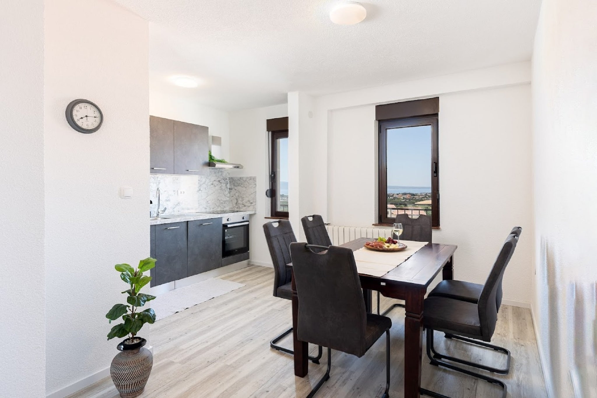 Apartment Bella Dalia - Two  Bedroom Apartment with Balcony and Sea View-Esszimmer