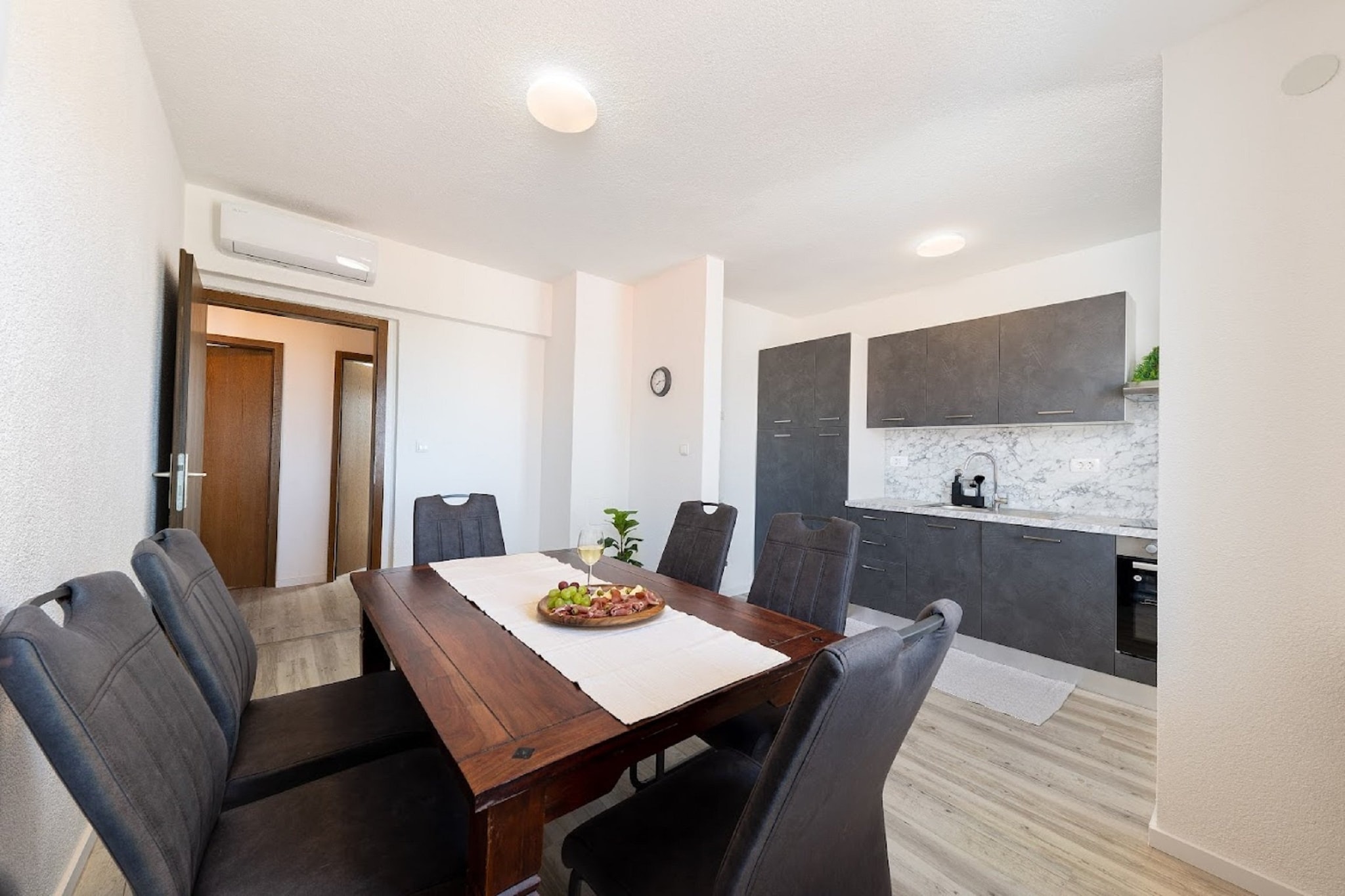 Apartment Bella Dalia - Two  Bedroom Apartment with Balcony and Sea View-Esszimmer
