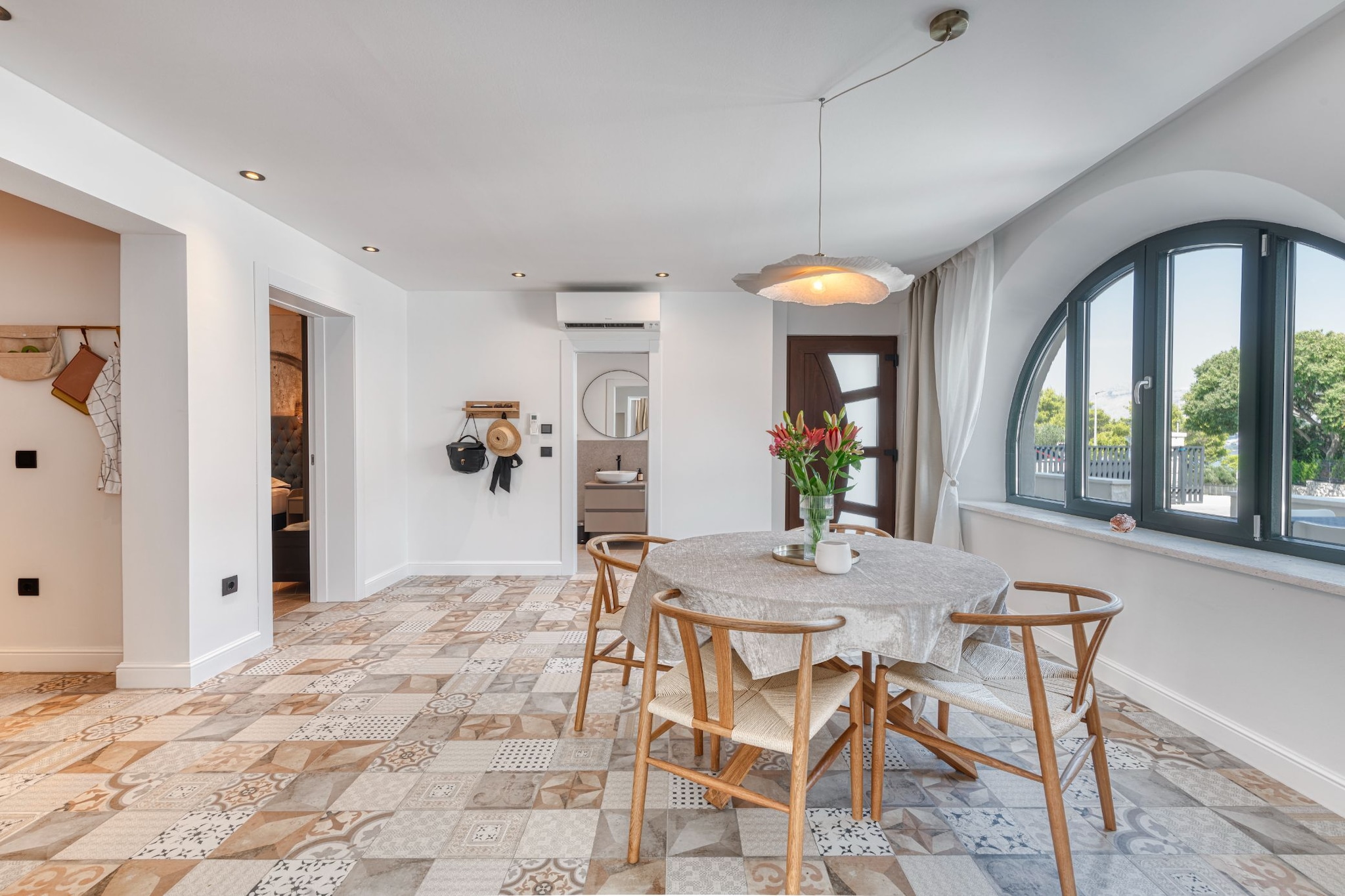 Luxury SPA B.one Apartment - Two Bedroom Apartment with Private Pool and Hot Tub-Salle à manger