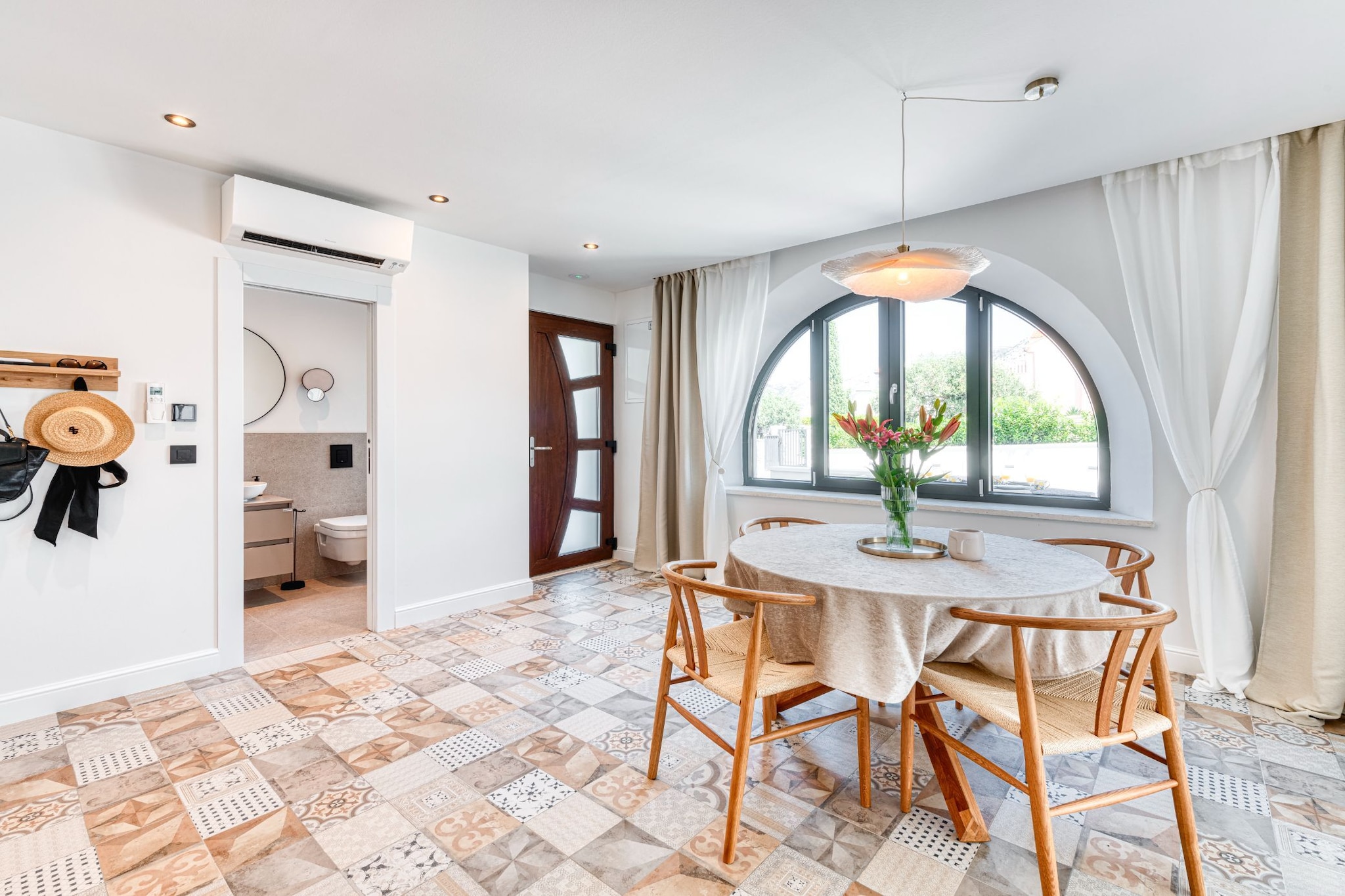 Luxury SPA B.one Apartment - Two Bedroom Apartment with Private Pool and Hot Tub-Salle à manger