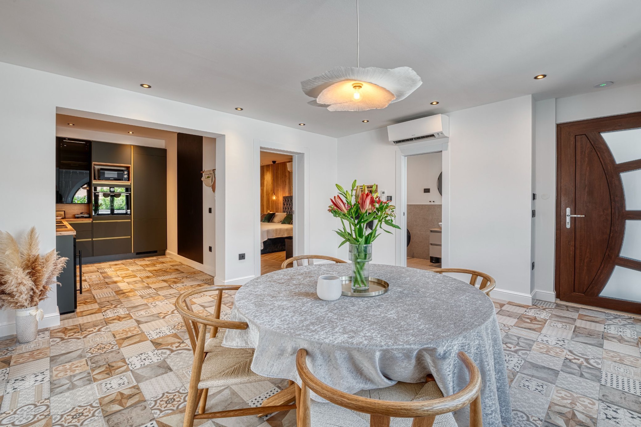 Luxury SPA B.one Apartment - Two Bedroom Apartment with Private Pool and Hot Tub-Salle à manger