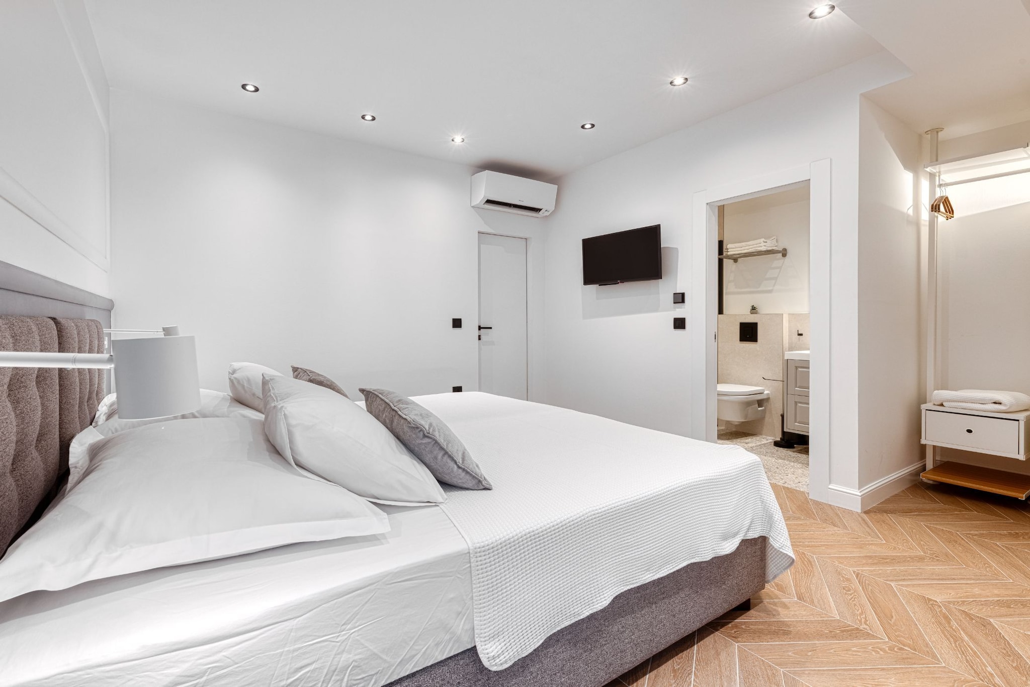 Luxury SPA B.one Apartment - Two Bedroom Apartment with Private Pool and Hot Tub-Chambre