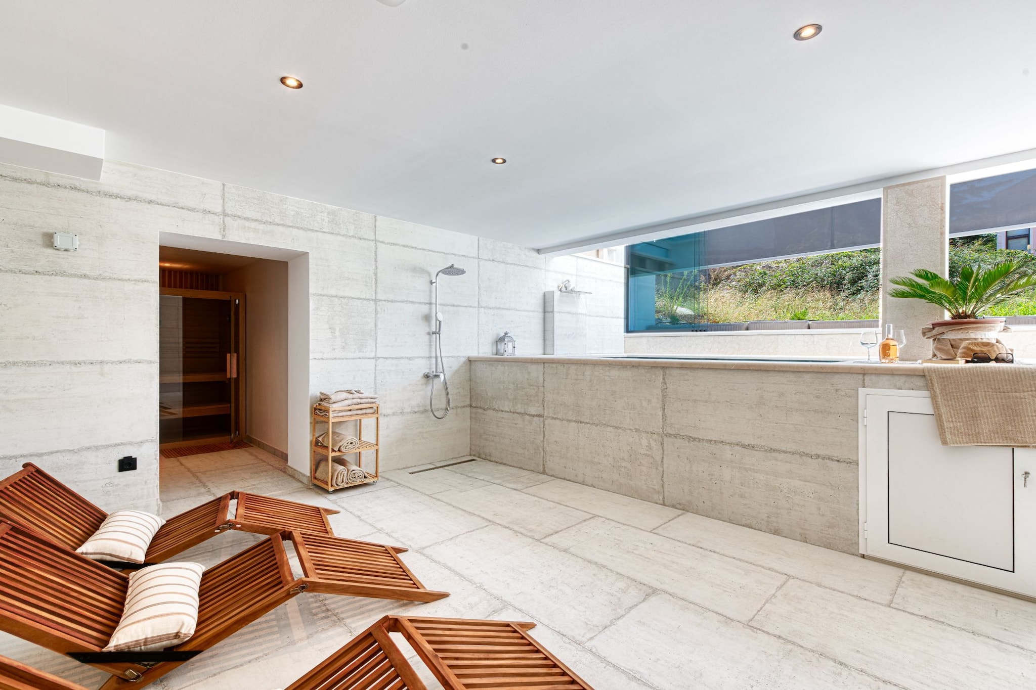 Luxury SPA B.one Apartment - Two Bedroom Apartment with Private Pool and Hot Tub-Piscine