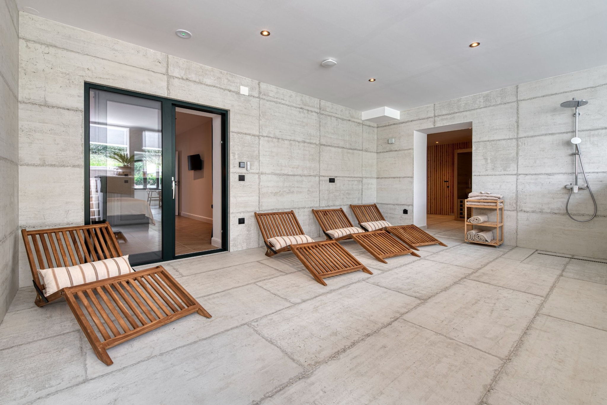 Luxury SPA B.one Apartment - Two Bedroom Apartment with Private Pool and Hot Tub-Piscine
