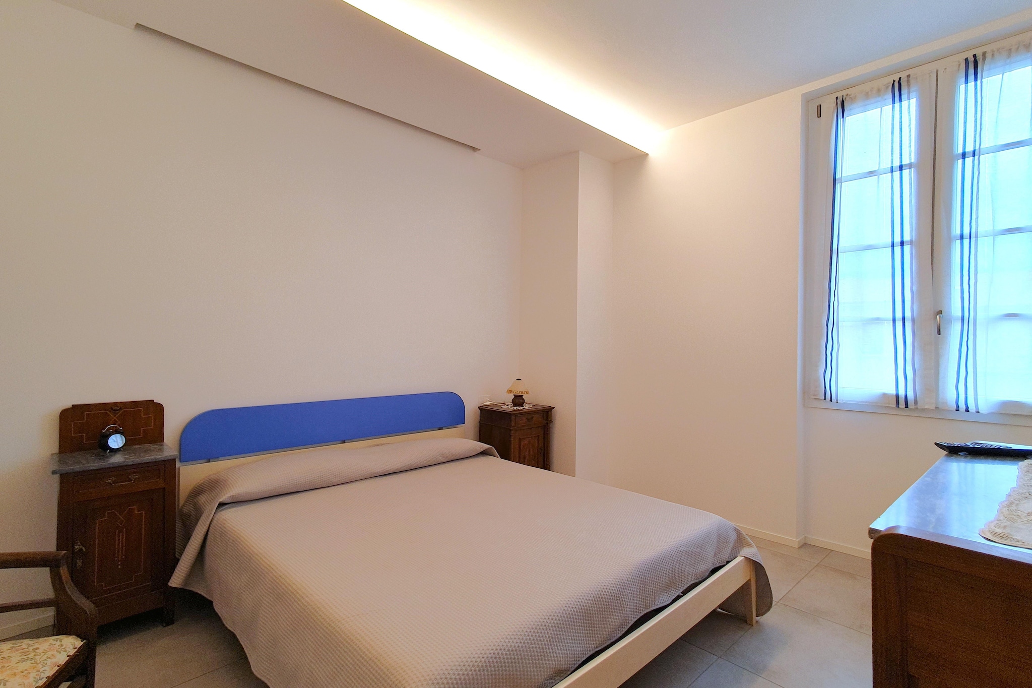 On the 2nd floor: (Living room(double sofa bed, TV, dining table, seating area), open kitchen(hob, hood, dishwasher, fridge-freezer, washing machine), bedroom(double bed, TV), bathroom(shower, washbasin, toilet, bidet), balcony)