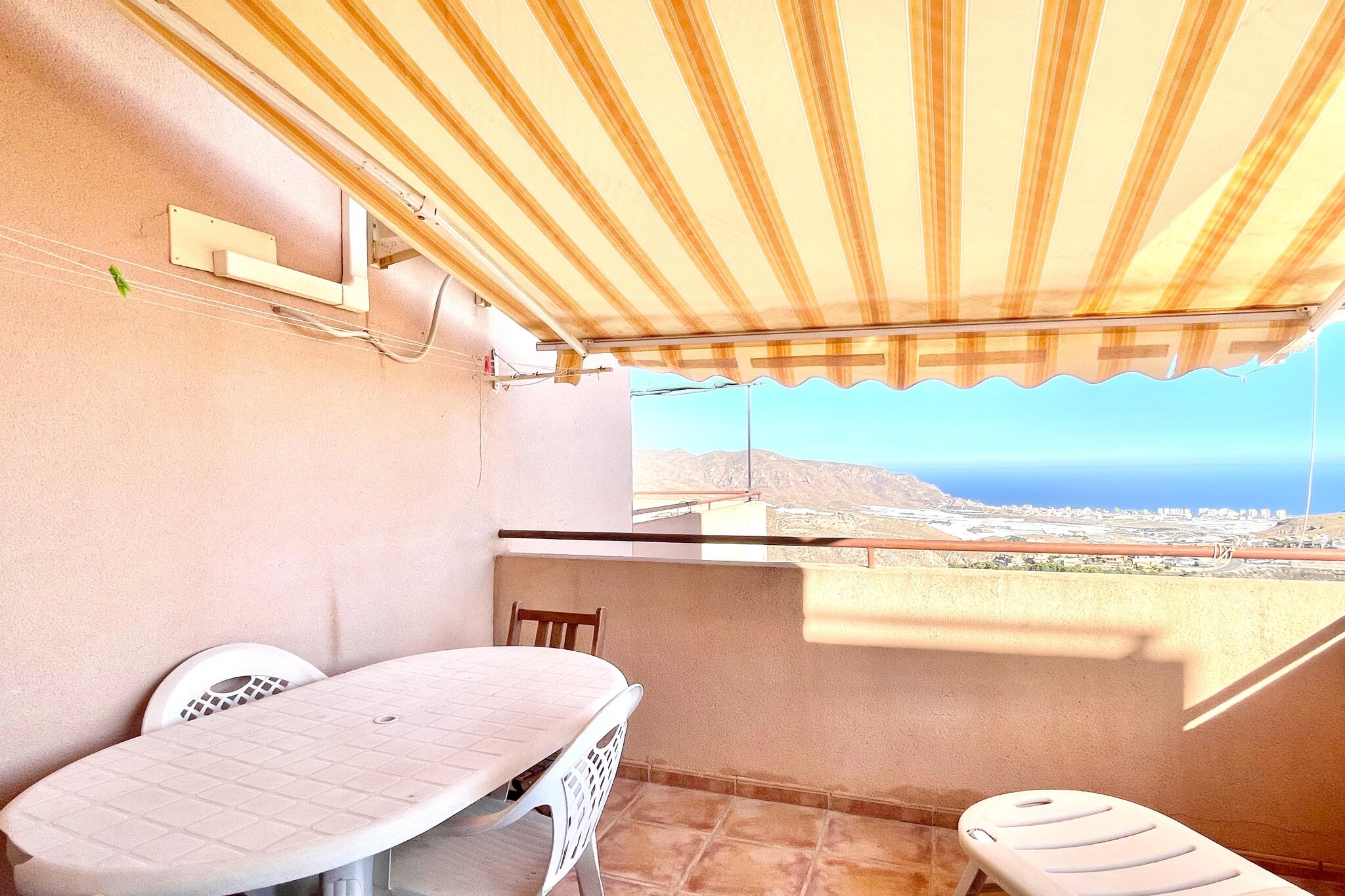 Ground floor: (Entrance(shared entrance), lift)\n\nOn the 8th floor: (Living room(double sofa bed, TV(flatscreen, international television channels), dining table, seating area), open kitchen(hob, electric kettle, toaster, hood, coffee machine, oven, microwave, washing machine), bedroom(double bed(135 x 190 cm)), bathroom(shower, washbasin, toilet, bidet), air conditioning, terrace(private, 6 m2), deckchairs, air to air heatpump)\n\nOn the 9th floor: (relaxation area(shared with other guests, shared entrance, via fairly steep stairs)(hot tub, solarium))\n\ngarage(shared with other guests, reachable from the outside)