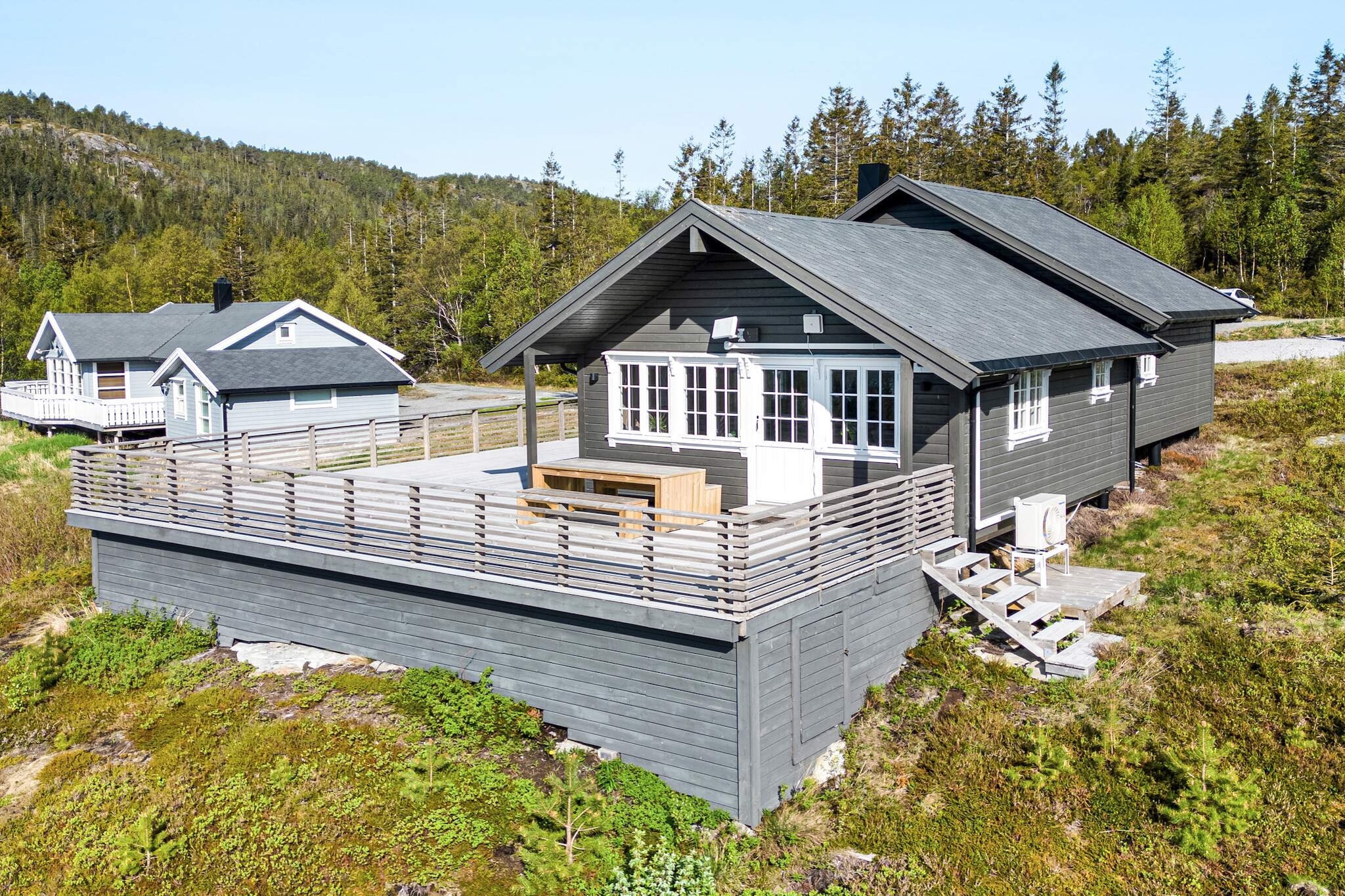 Internet Access DSL, open kitchen(cooker(electric), hood, coffee machine(filter), waffle iron, microwave, dishwasher, fridge, freezer(60-99L), washing machine), Living/bed room(35 m2)(TV(german television channels), radio, netflix), bedroom(double bed, cot), bedroom(double bed), bedroom(double bed, bunk bed), bathroom(floor heating)(bathtub or shower, washbasin, toilet), heating(electric), terrace(80 m2), garden furniture, BBQ, parking, air to air heatpump