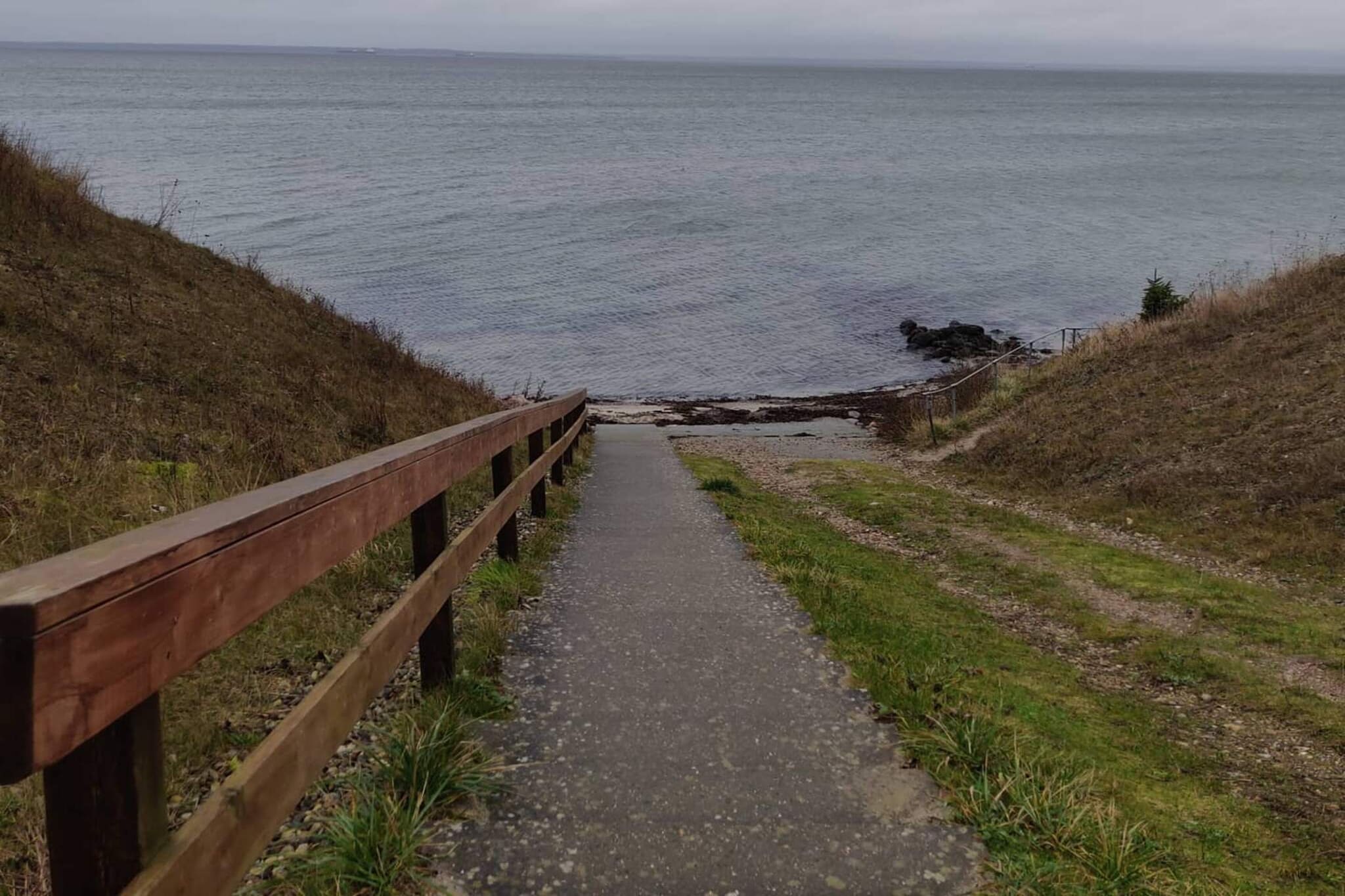 Internet Access DSL, Kitchen(cooker(electric), coffee machine, dishwasher, fridge-freezer, tumble dryer, washing machine), Living/bed room(TV(german television channels, danish TV channels (DR1 and TV2)), chromecast), bedroom(double bed, double folding bed, TV(german television channels, danish TV channels (DR1 and TV2)), chromecast), bedroom(double bed, TV(german television channels, danish TV channels (DR1 and TV2)), chromecast), bedroom(2x single bed, TV(german television channels, danish TV channels (DR1 and TV2)), chromecast), bathroom(washbasin, shower, toilet), bathroom(washbasin, shower, toilet), Bubble bath(indoor, heated, 2 persons), sauna(indoor, 2 persons), heating(electric), terrace, garden, garden furniture, air to air heatpump