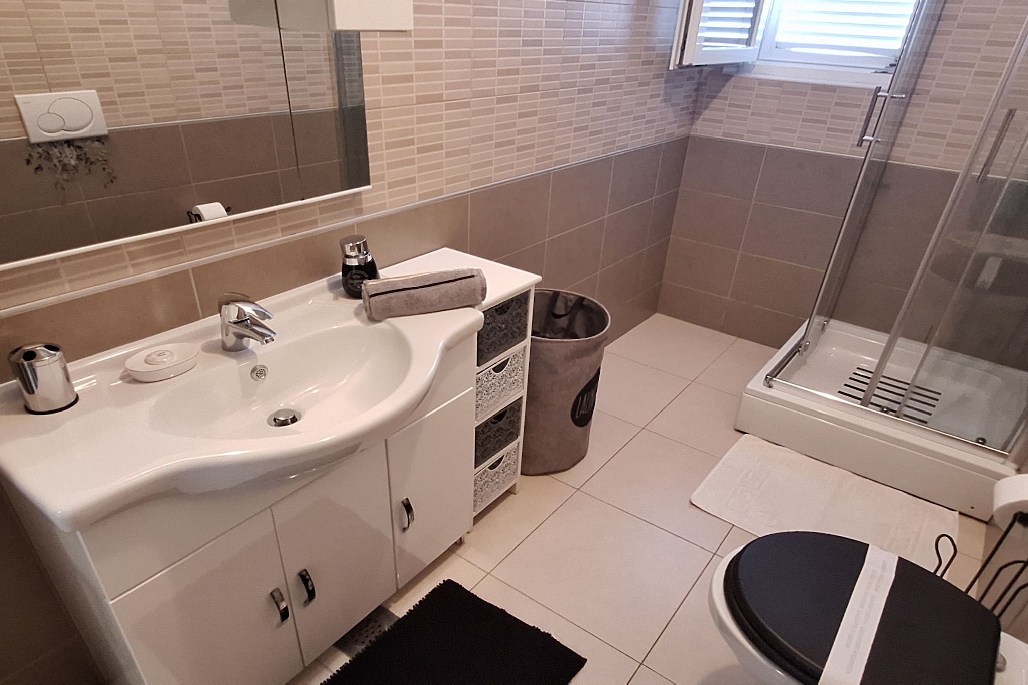 Belisima Delux - One Bedroom Apartment  With Sea View-Bathroom