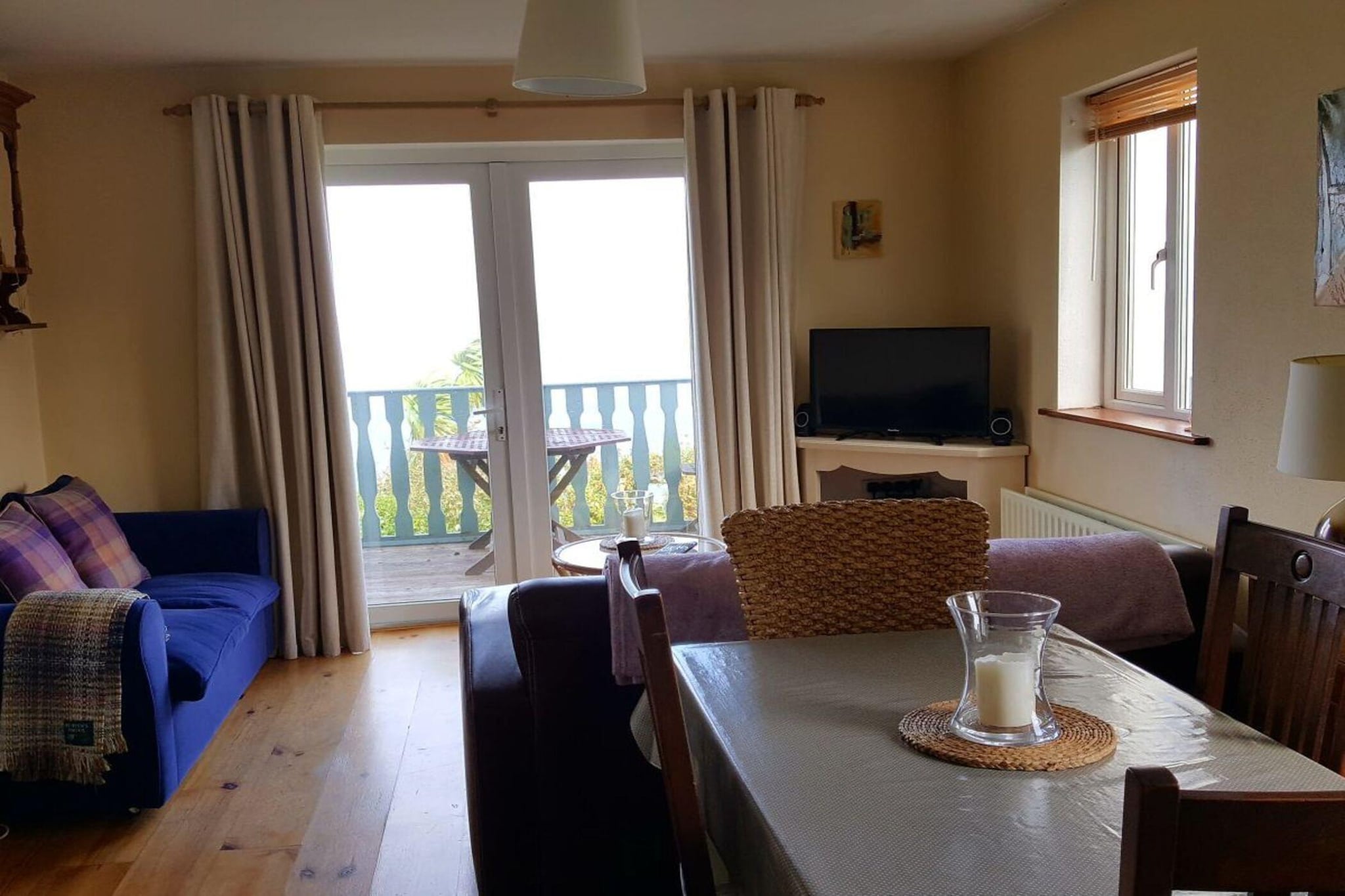 242833-Dining room