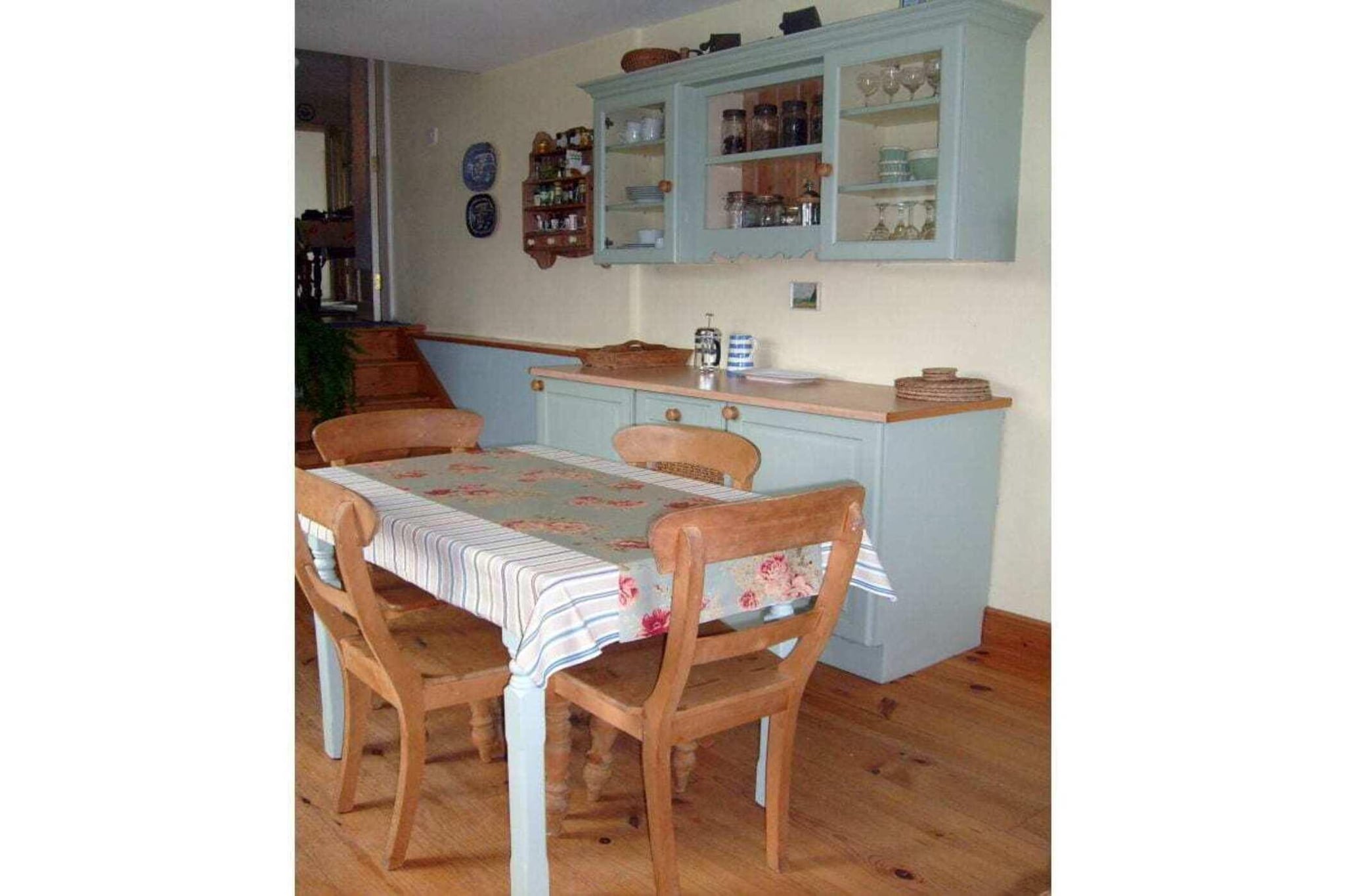 242833-Dining room
