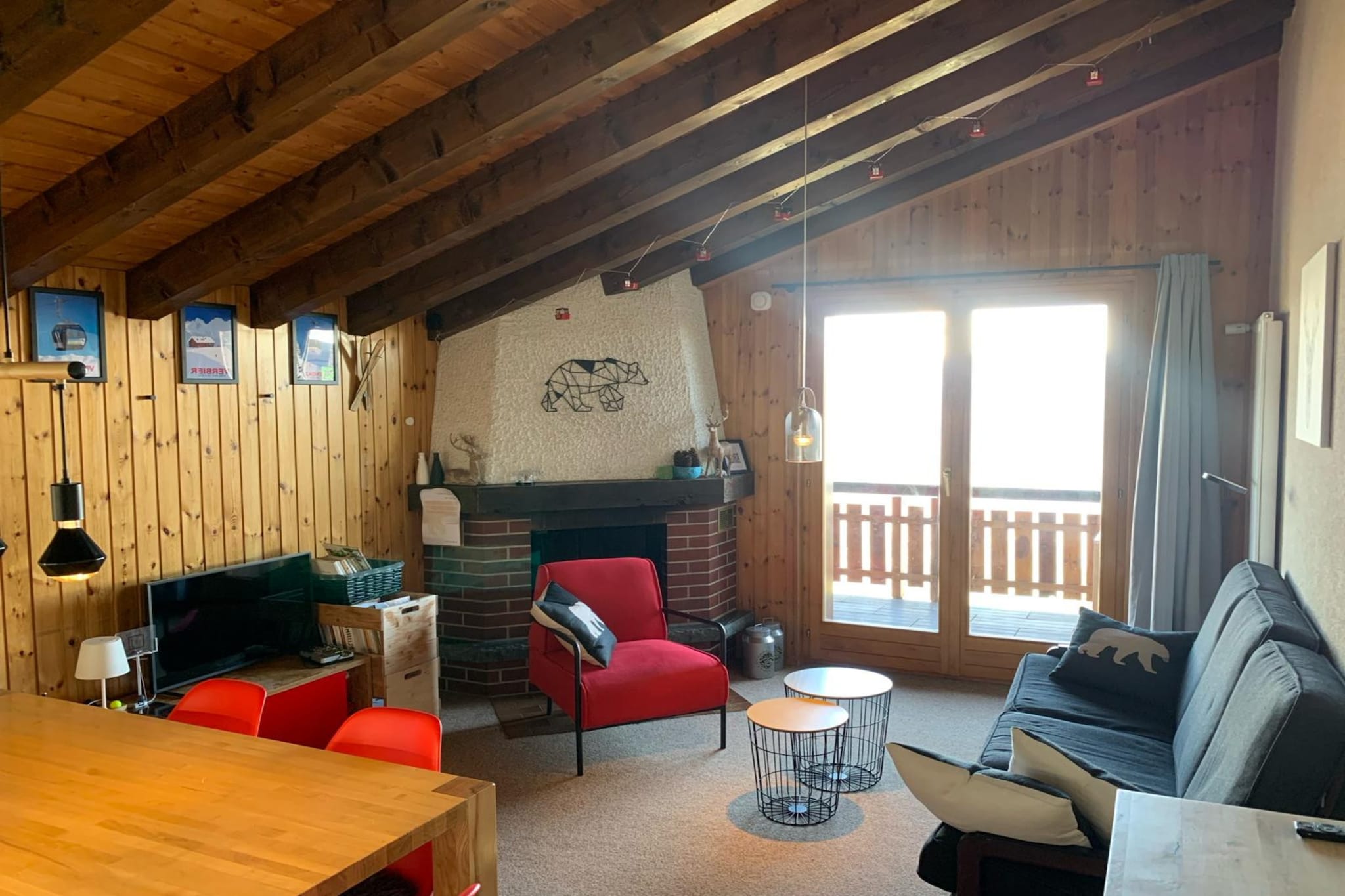 Cozy Alpine Retreat
Set on the slopes of Veysonnaz, this renovated apartment welcomes up to six guests with warm, modern touches and sweeping valley views. The inviting living space features a decorative fireplace and balcony access, while the open kitchen is equipped with essentials from a dishwasher to a Nespresso machine, making meals easy and enjoyable. Two comfortable bedrooms, along with two bathrooms—one with a bathtub—offer both convenience and privacy, while a teleworking area allows flexibility for those blending work and travel.
Slopes and Adventures
With the Piste de l’Ours cable car just 200 meters away, winter guests can ski directly back to the residence, while summer brings scenic hiking trails and mountain air. Ski storage, a washing machine, and on-site parking ensure stress-free stays, and the nearby resort of Veysonnaz (2 km) offers shops, services, and après-ski activities. Guests also enjoy access to a local swimming pool, family-friendly Sun&Fun programs, and discounts on rentals for added value.
Dining and Discovery
Within a short drive, restaurants like Caboulis and Chalet Royal serve hearty alpine dishes, while Sion’s town center (17 km) expands the choices with Swiss classics, wine bars, and international flavors. Local highlights include the Spa des 4 Vallées for relaxation, the Rhône River and Les Îles for nature escapes, and Happyland amusement park for families.